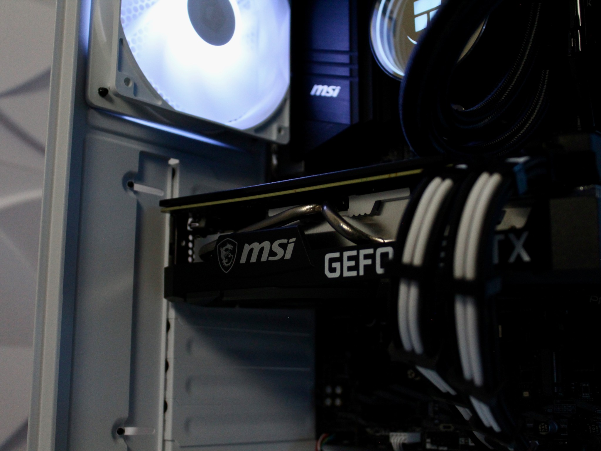 ⚪️ Domino ⚫️ Ryzen 5 5600 | RTX 3060 Ti | 32GB DDR4 | 1TB M.2 | W11 + WiFi