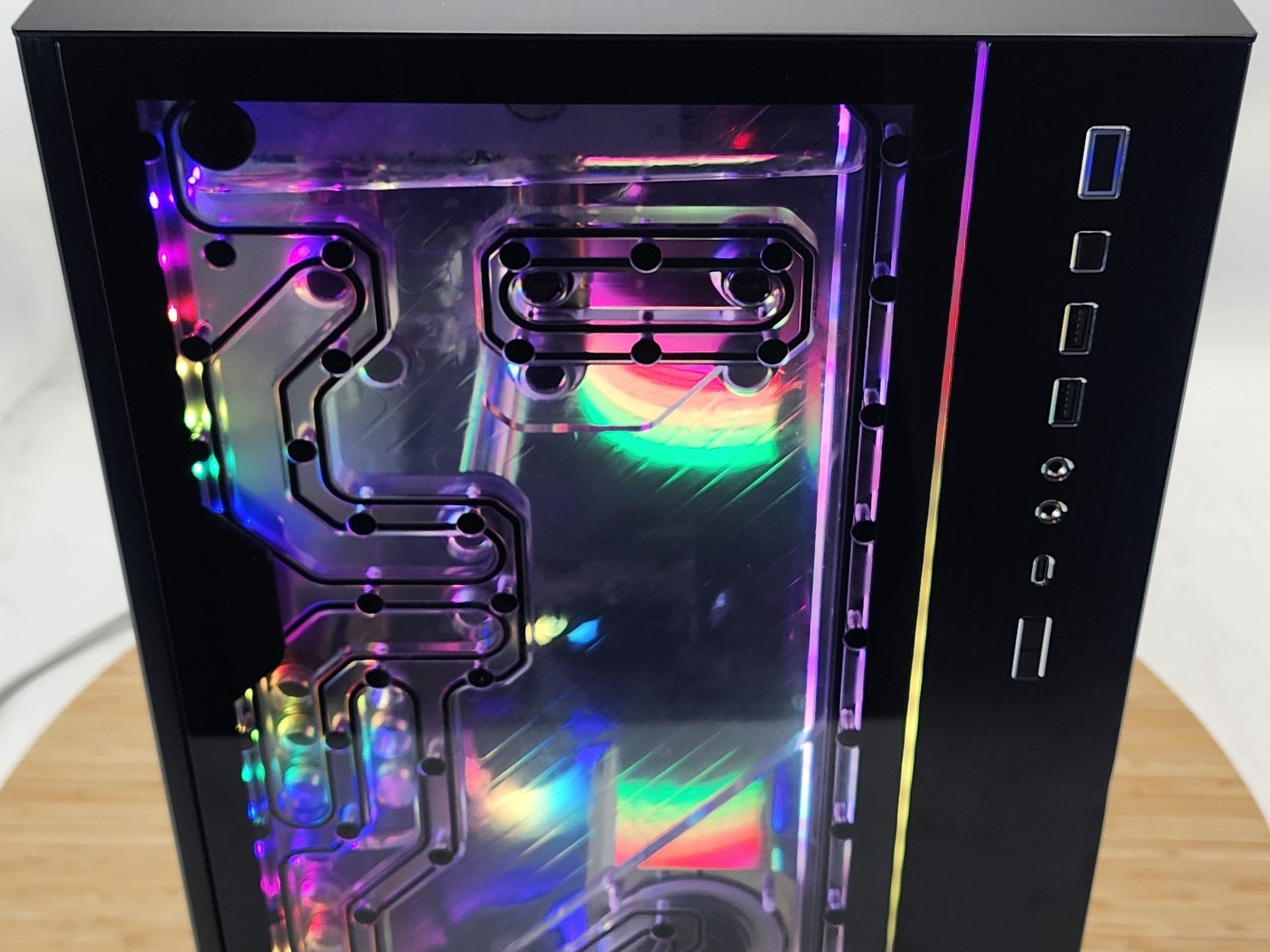 Gaming PC Ryzen 7 9700X 32GB RAM 2TB SSD RTX 5070 Ti 16GB Windows 11 Computer