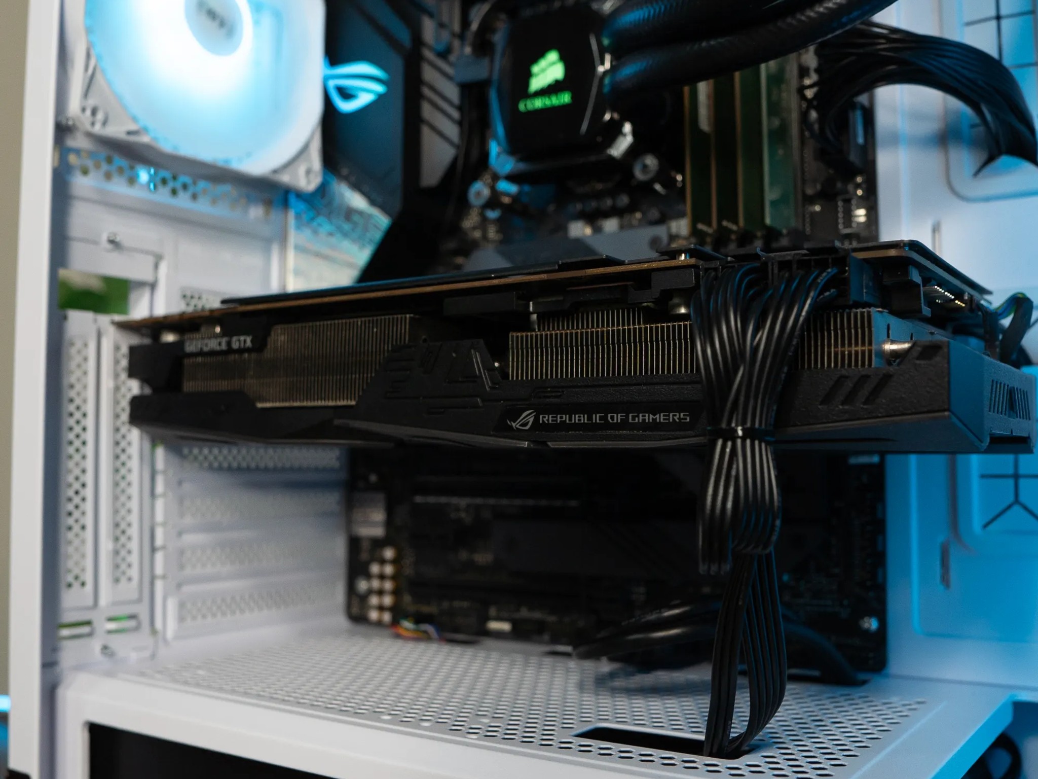 🌨🌨 | ASUS GTX 1080Ti 11GB | INTEL i7 8700 | 32GB DDR4 RAM | 1.5TB | Arctic Snow