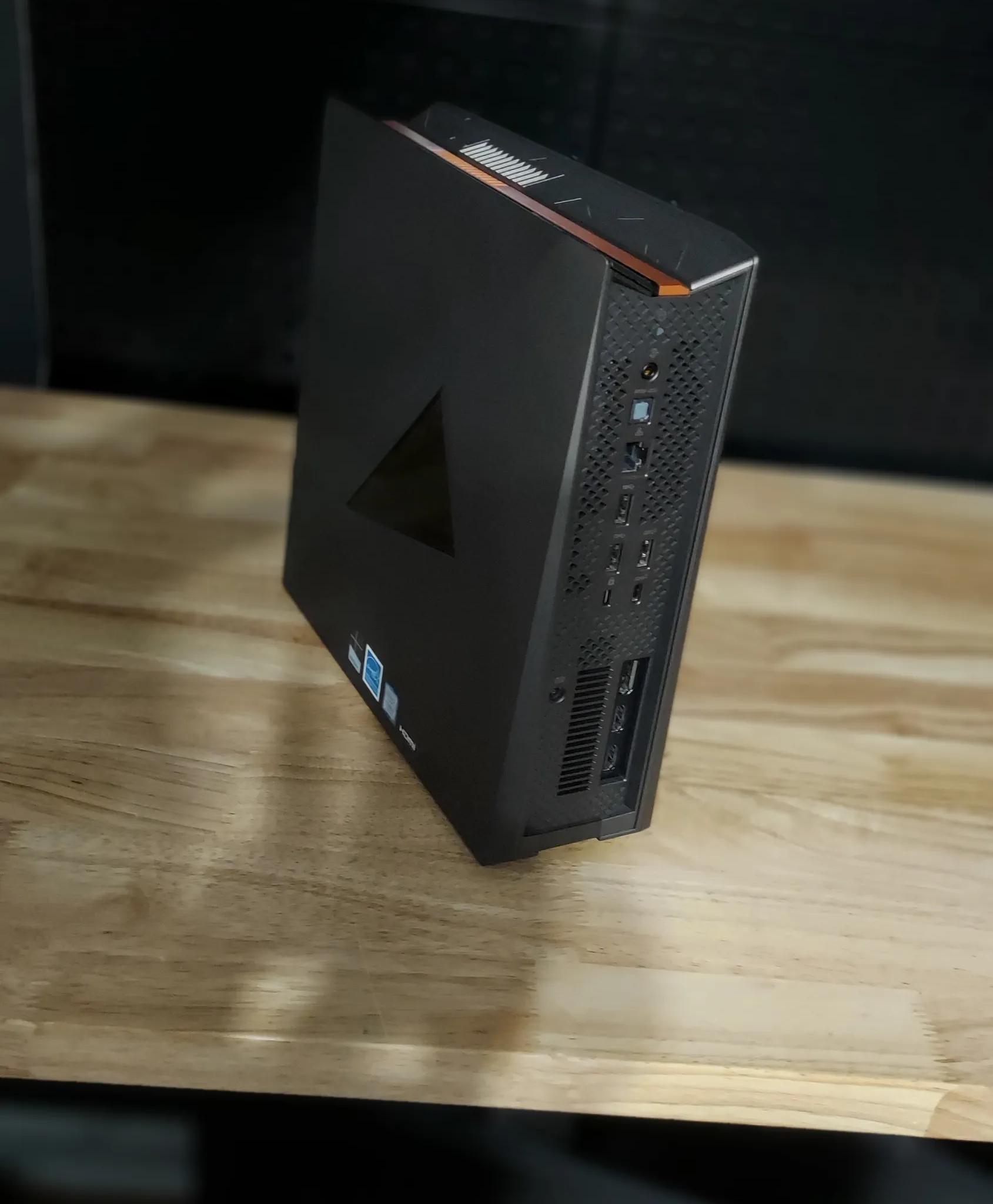 ASUS ROG GR8 II, GTX 1060, 16GB RAM, i5-7500
