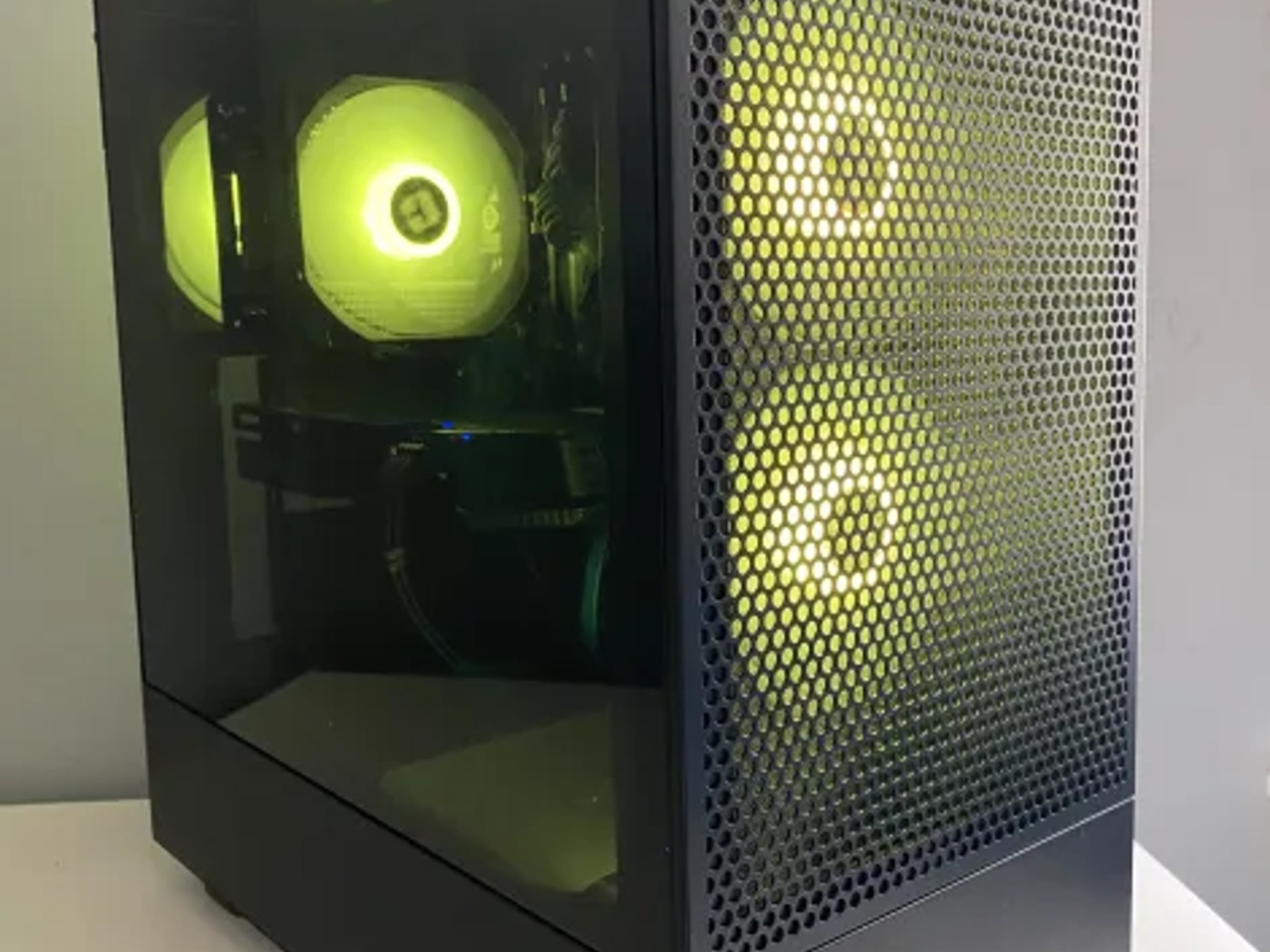 Custom Gaming Desktop Ryzen 5 RX580 16GB