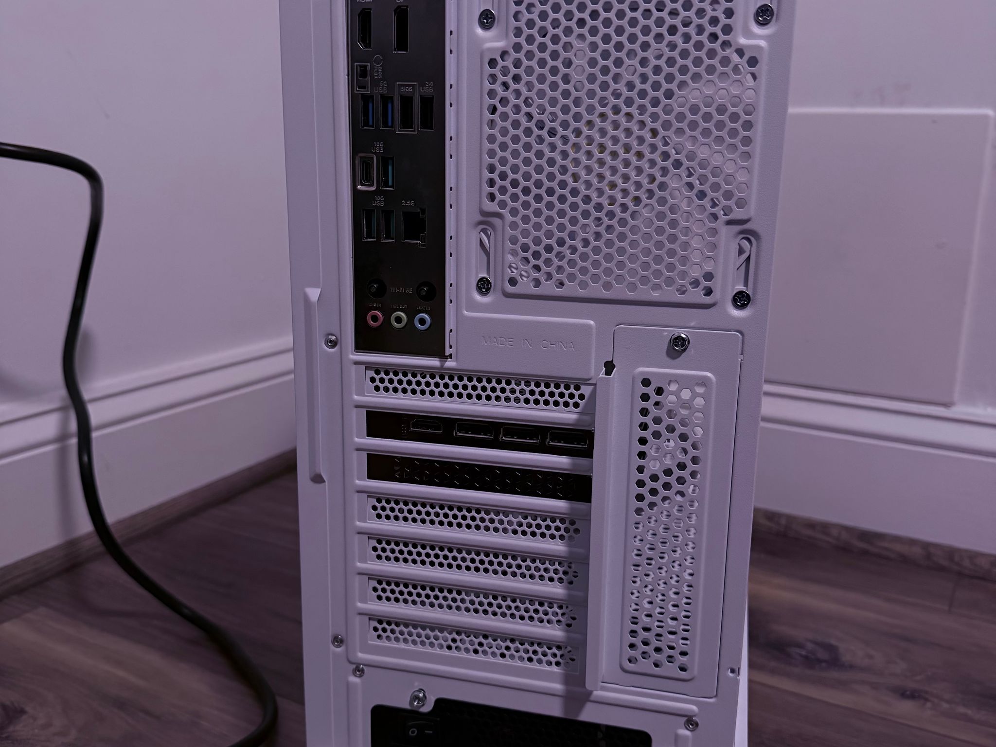 ❄️"Artic Halo"❄️| 1080/1440p Gaming | 5060 Ți | Ryzen 7 8700F | 32GB Ram | 1tb WD Blue SSD | WiFi