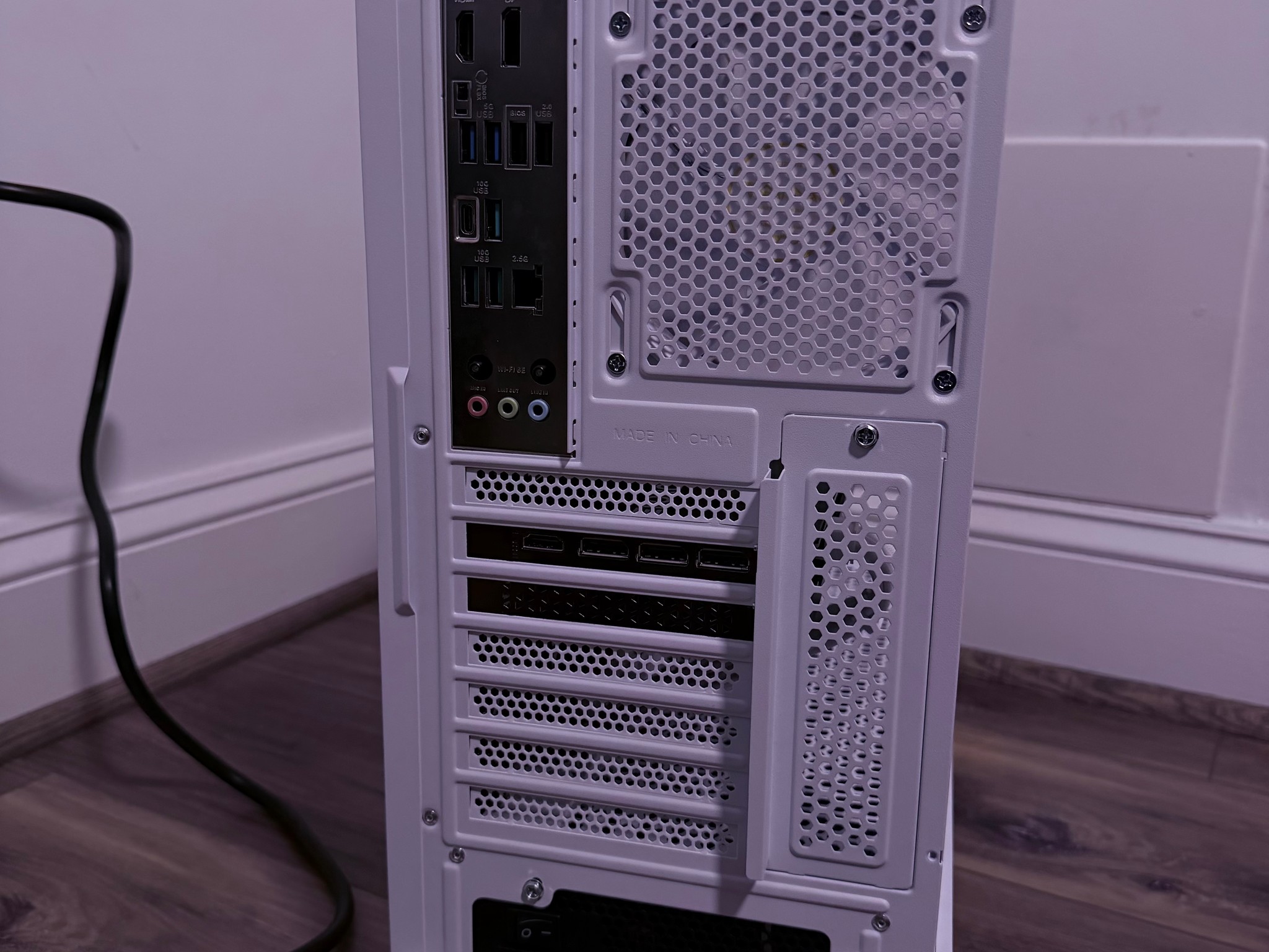 ❄️"Artic Halo"❄️| 1080/1440p Gaming | 5060 Ți | Ryzen 7 8700F | 32GB Ram | 1tb WD Blue SSD | WiFi
