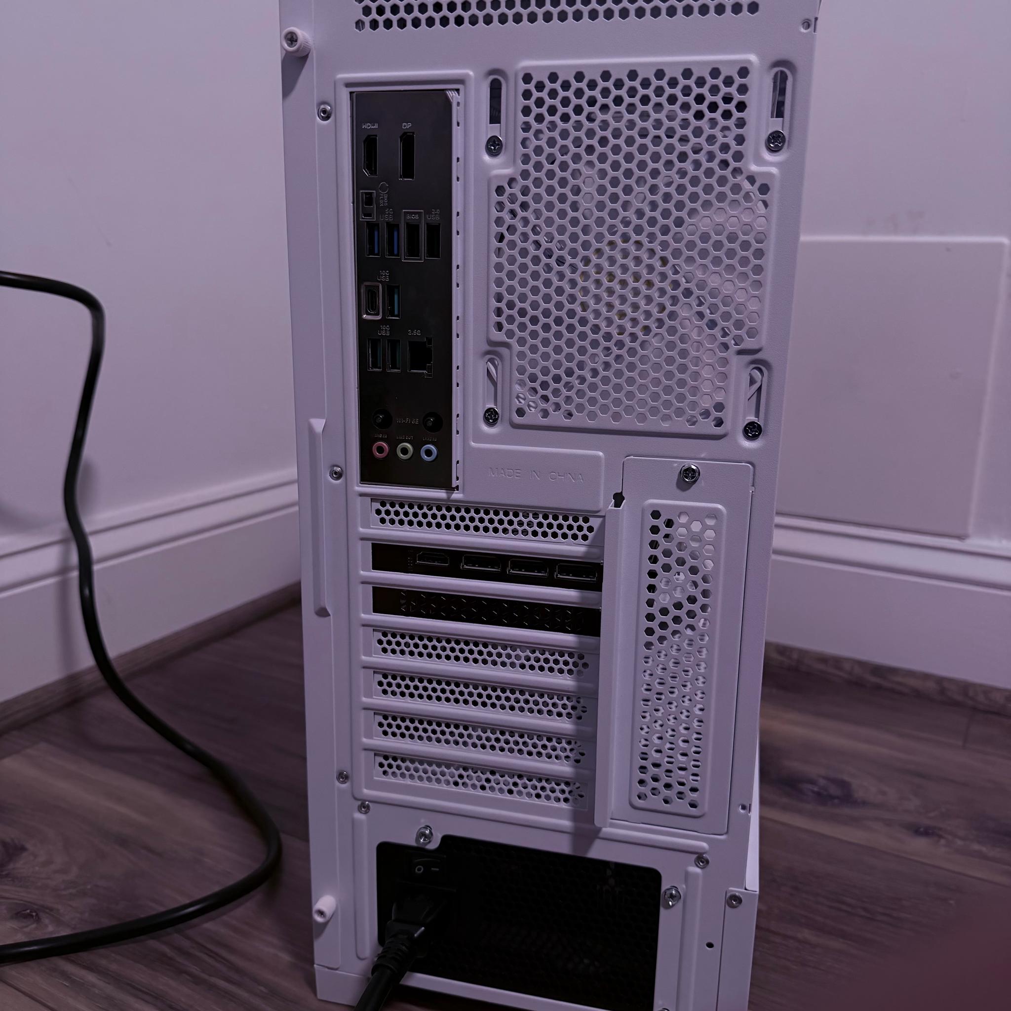 ❄️"Artic Halo"❄️| 1080/1440p Gaming | 5060 Ți | Ryzen 7 8700F | 32GB Ram | 1tb WD Blue SSD | WiFi