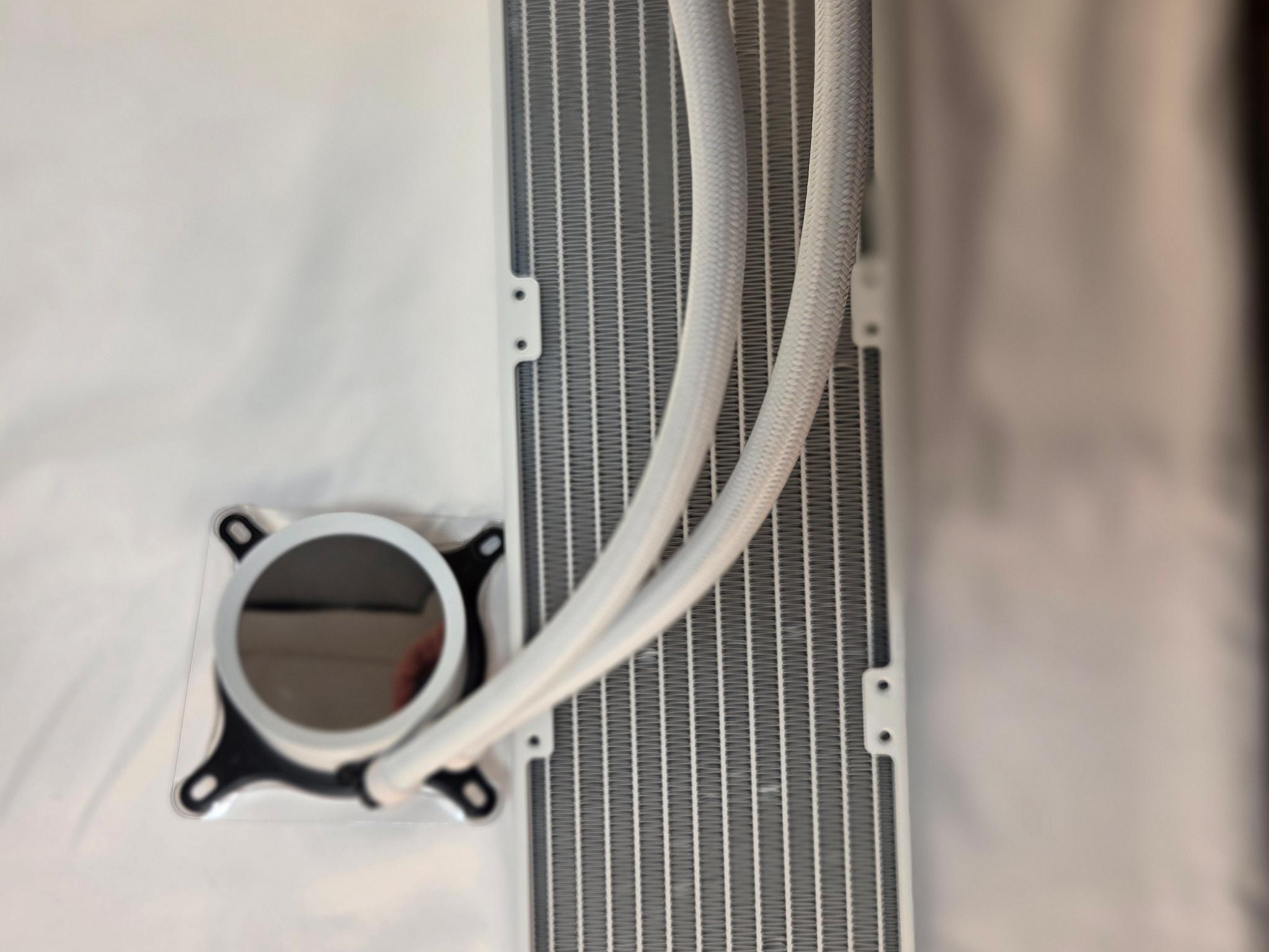 NZXT Kraken 360 RGB - White - LCD Screen - Excellent AIO CPU Cooler - White