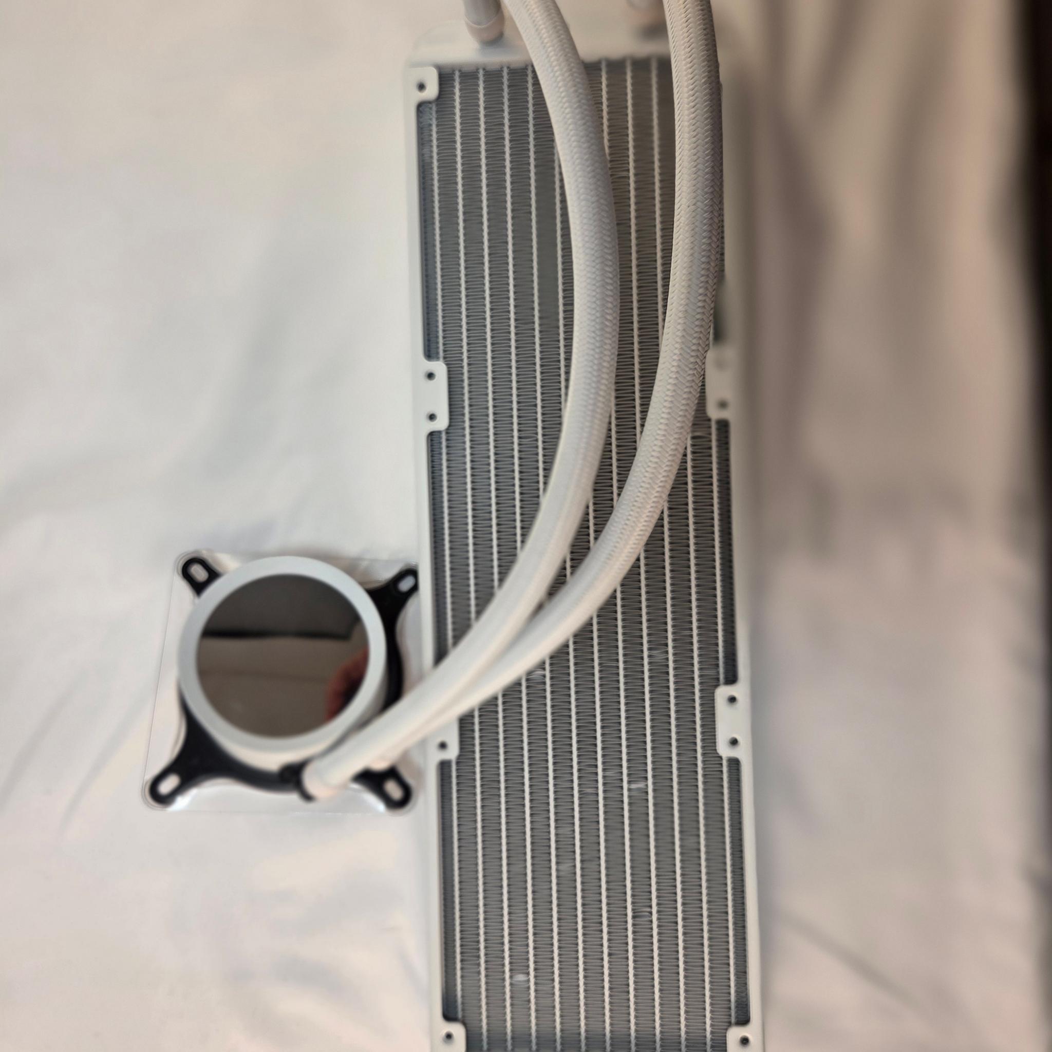 NZXT Kraken 360 RGB - White - LCD Screen - Excellent AIO CPU Cooler - White