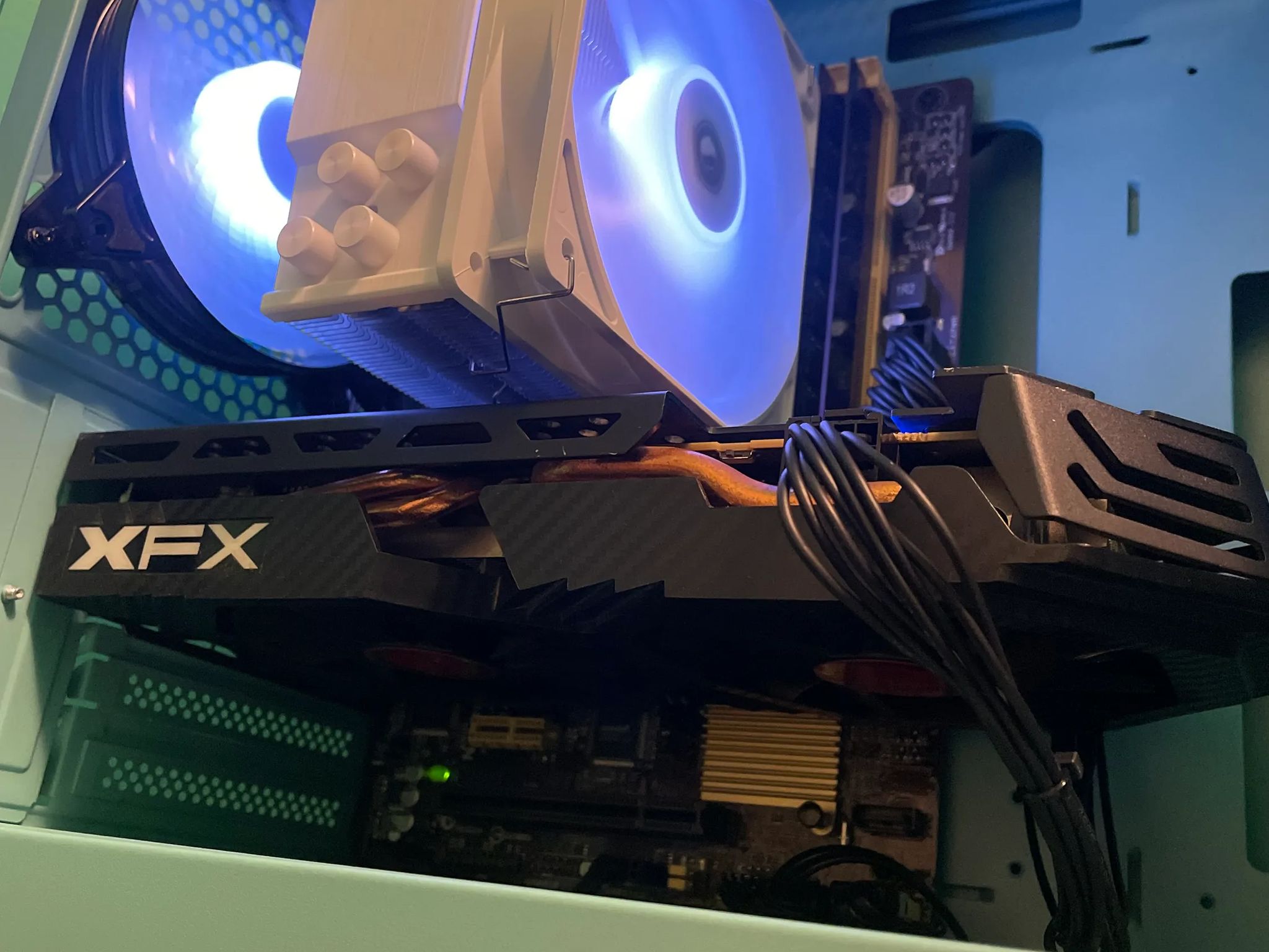 BLUE Glass Gaming PC | Intel i5 / Amd RX580 / 8GB / 600GB Win 10 Pro WiFi