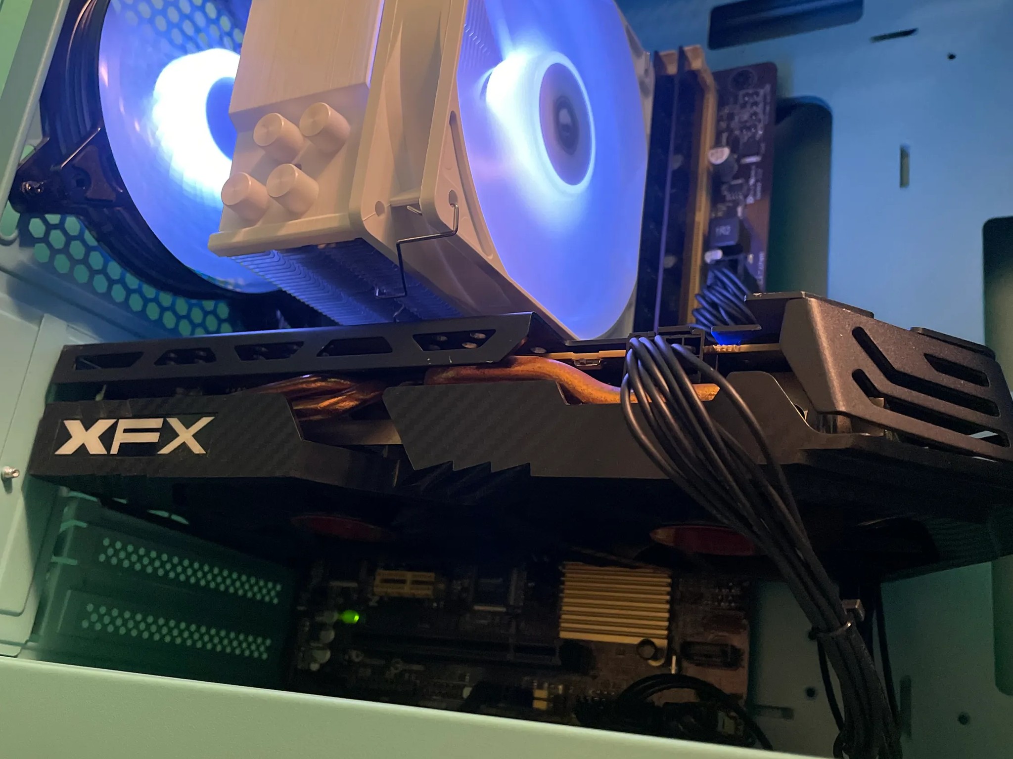 BLUE Glass Gaming PC | Intel i5 / Amd RX580 / 8GB / 600GB Win 10 Pro WiFi