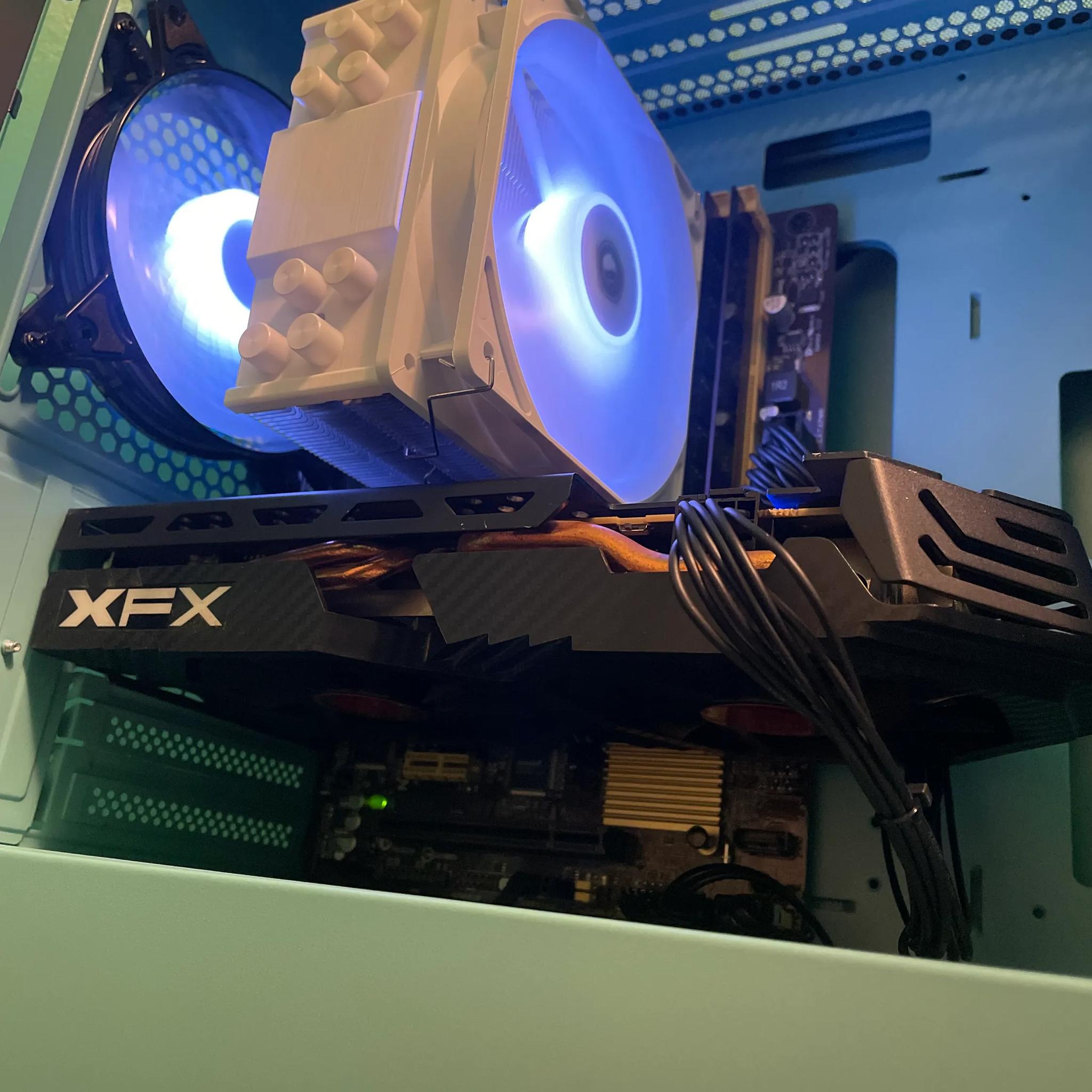 BLUE Glass Gaming PC | Intel i5 / Amd RX580 / 8GB / 600GB Win 10 Pro WiFi