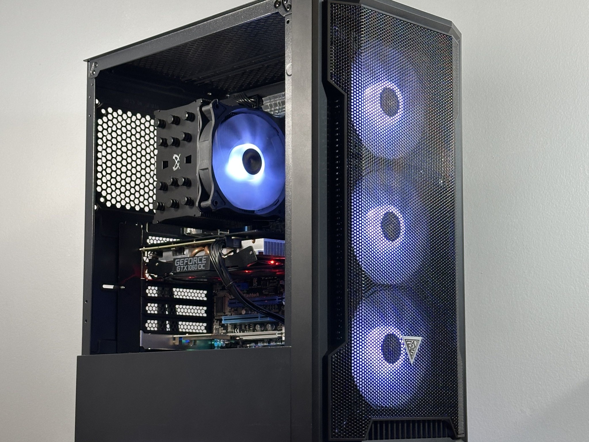 GTX 1060 6GB | Intel i7 3930K | 16GB DDR3 | 512GB SSD | Windows 10 | WIFI + BT | Custom Gaming PC