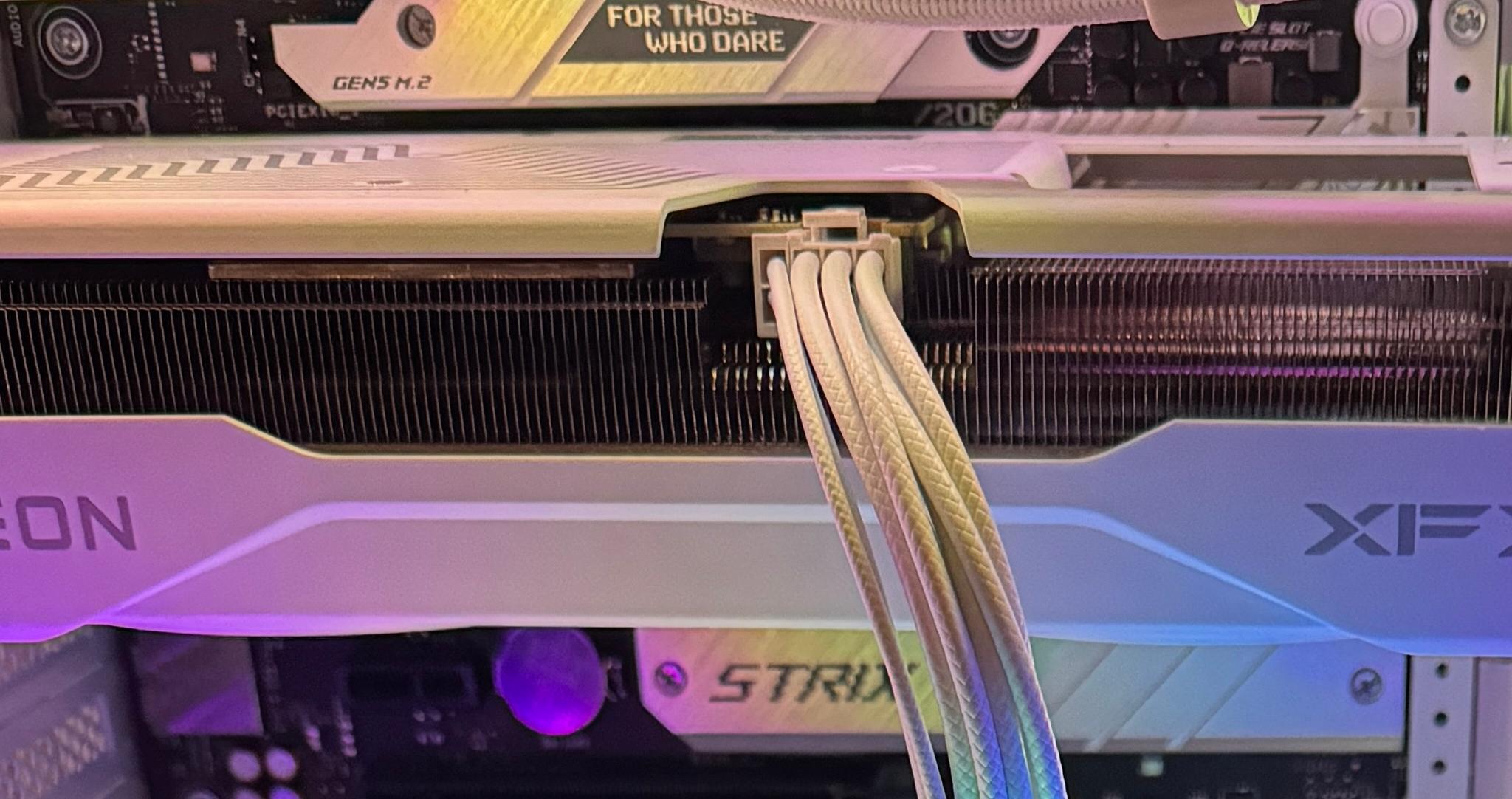 ⚪️XFX RX 9060 XT 8GB White