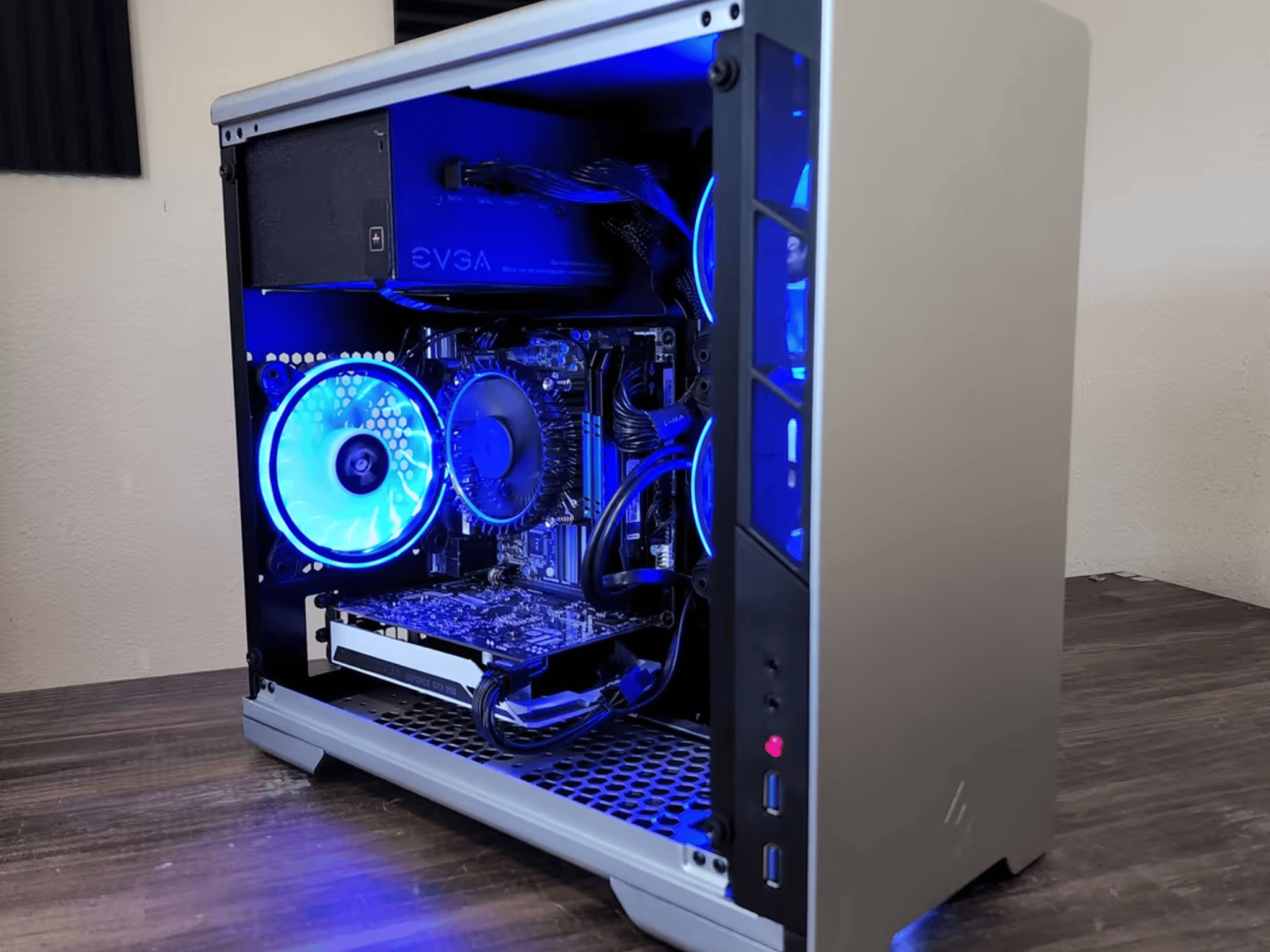  Intel Core i5 4570 // Nvidia GeForce GTX 950 // 16GB 1600MHz