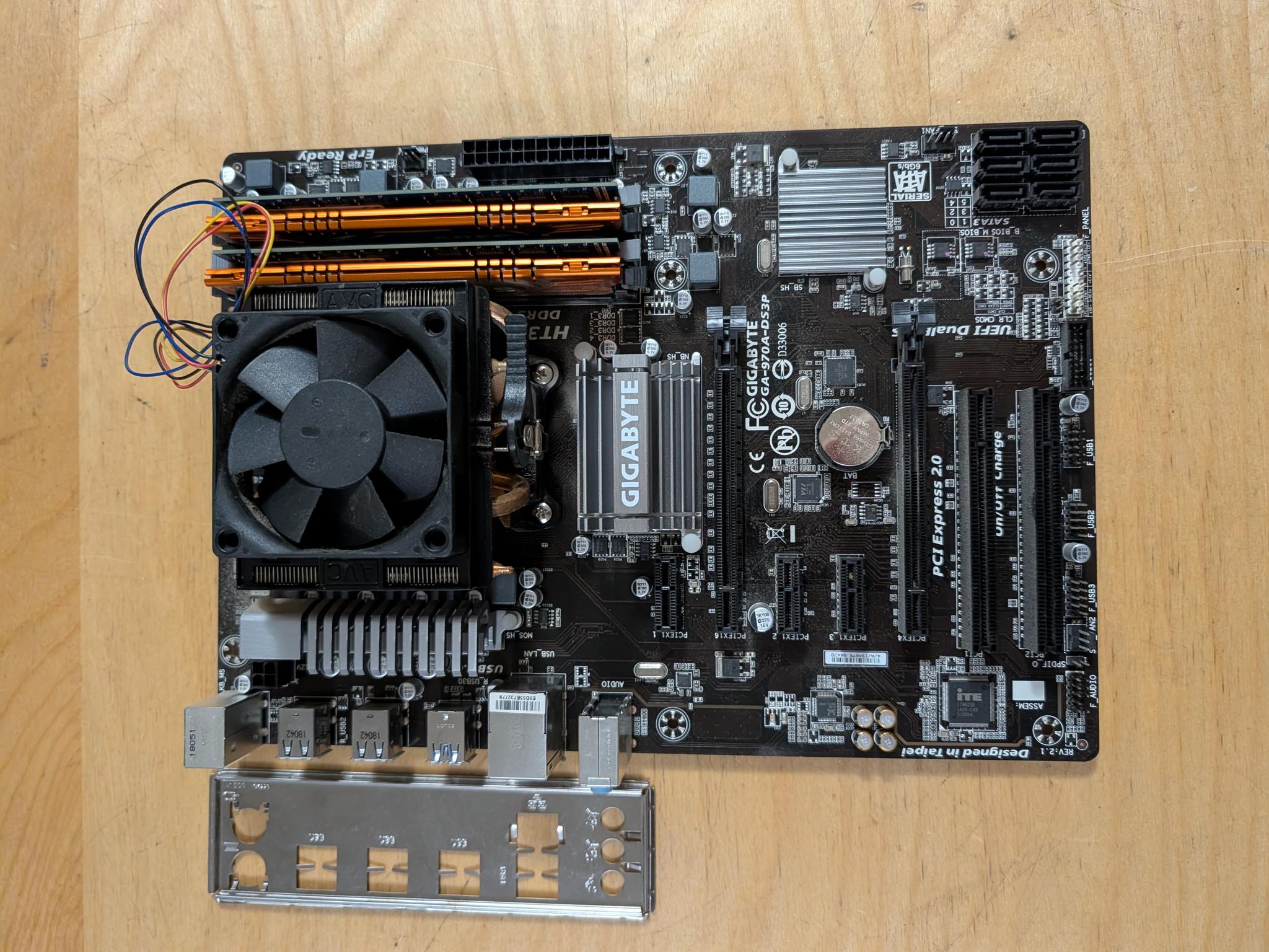 Gigabyte 970A - AMD FX 8350 + 24GB DDR3