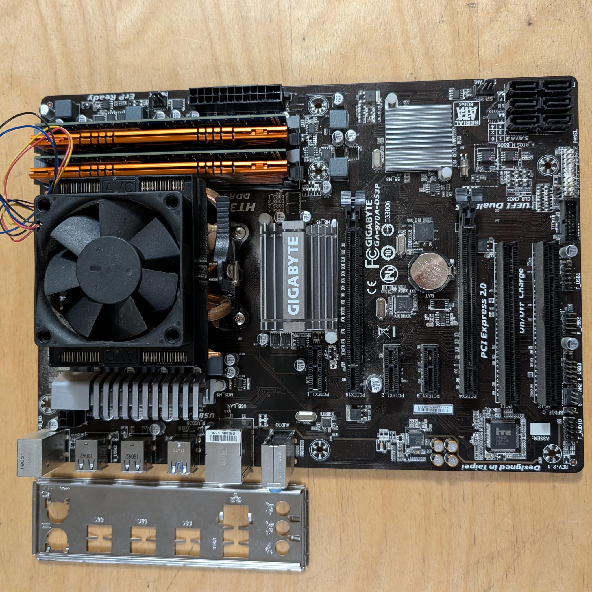 Gigabyte 970A - AMD FX 8350 + 24GB DDR3