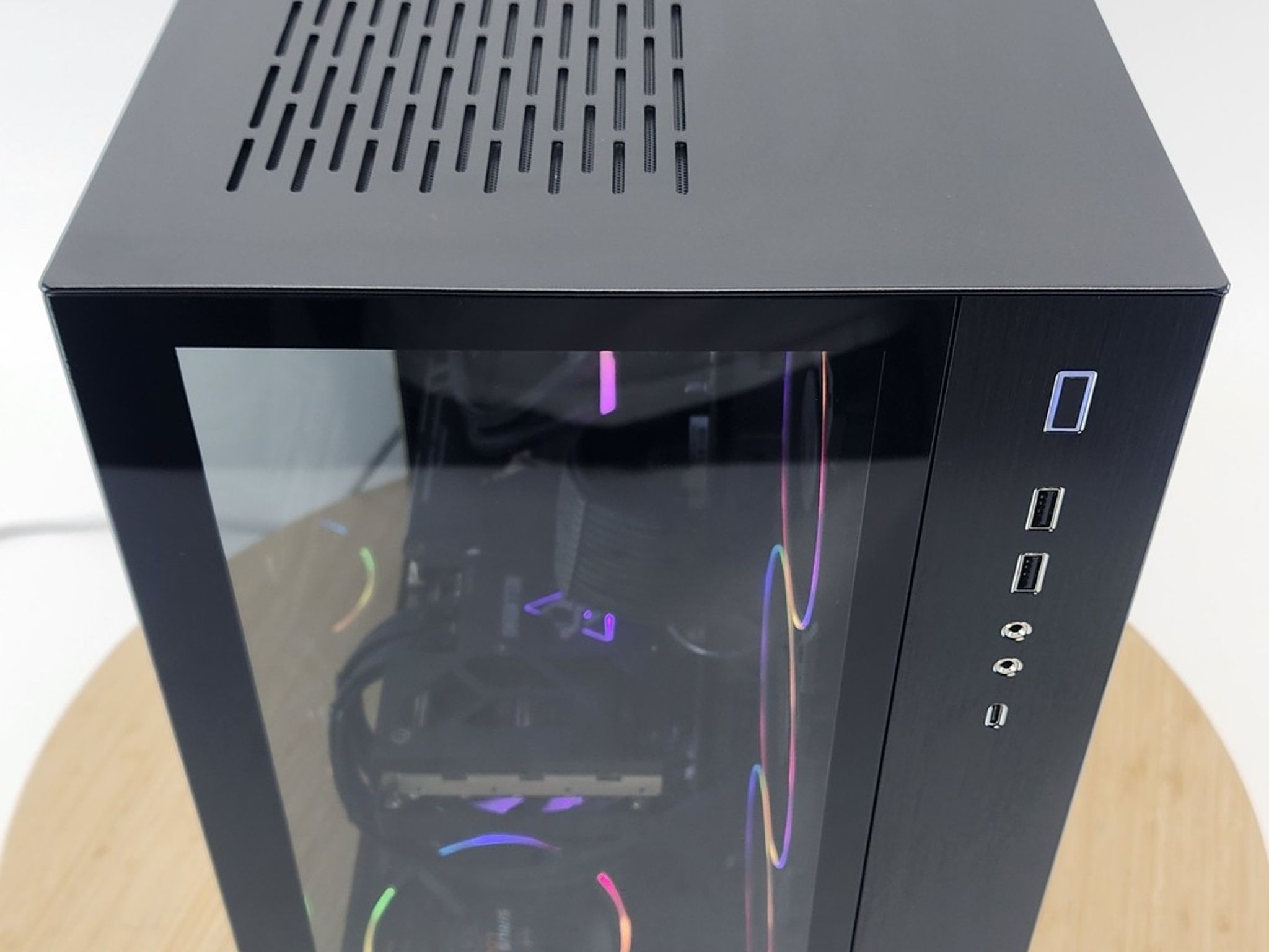 Gaming PC Ryzen 7 7700 32GB RAM 2TB SSD RX 7700 XT 12GB Windows 11 Computer