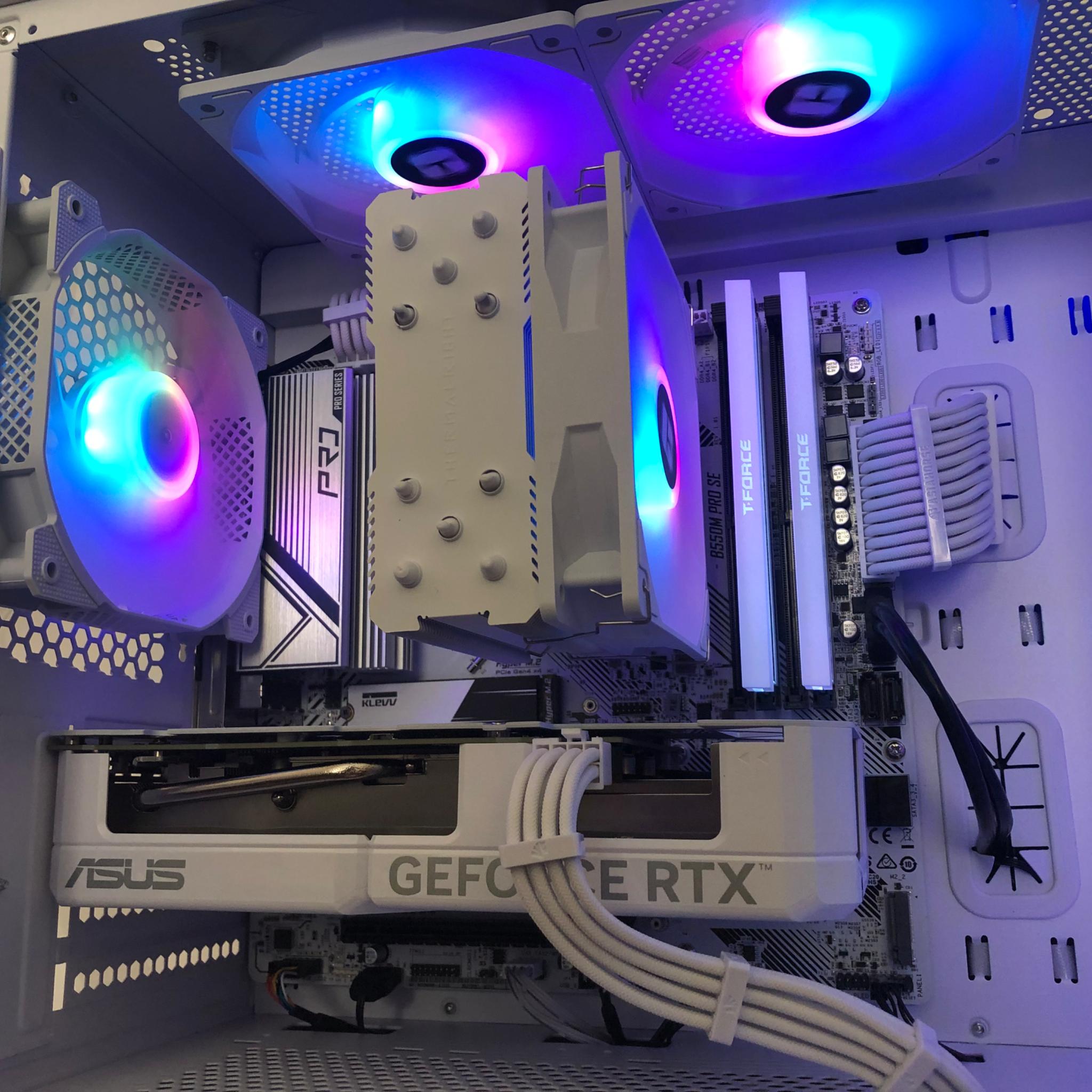 WHITEOUT AMD RYZEN 7 5700x & RTX 4060 GAMING PC!
