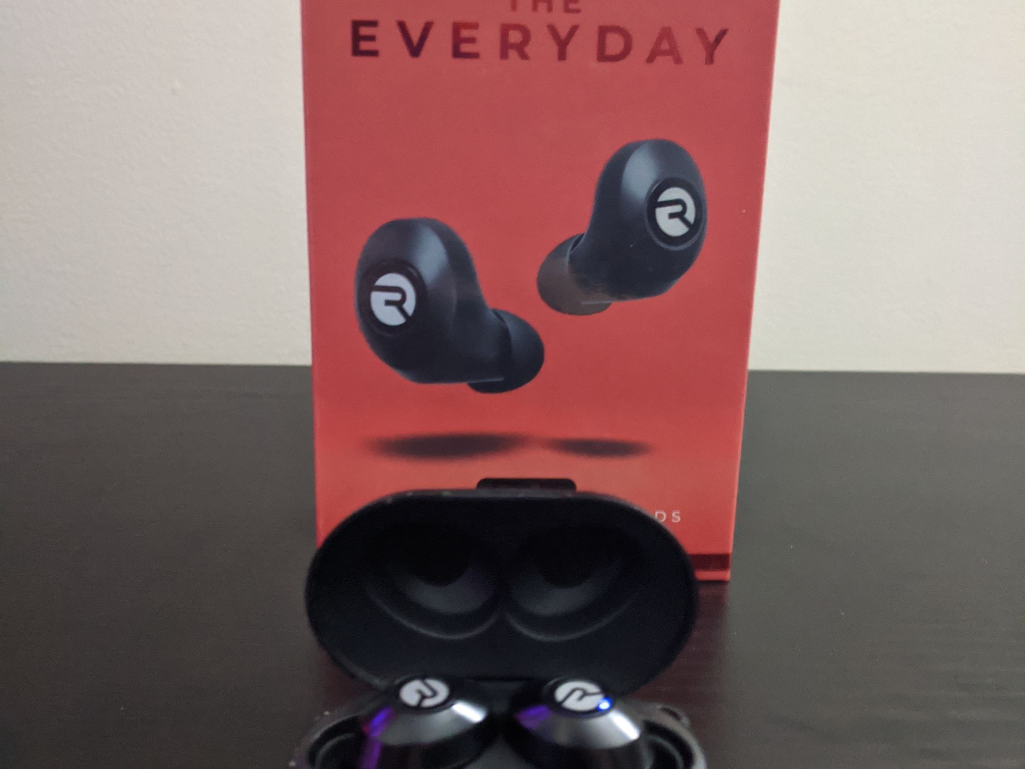 Raycon E25 Pro Wireless EarBuds | Comes with box and all accessories | Wireless Charging Case