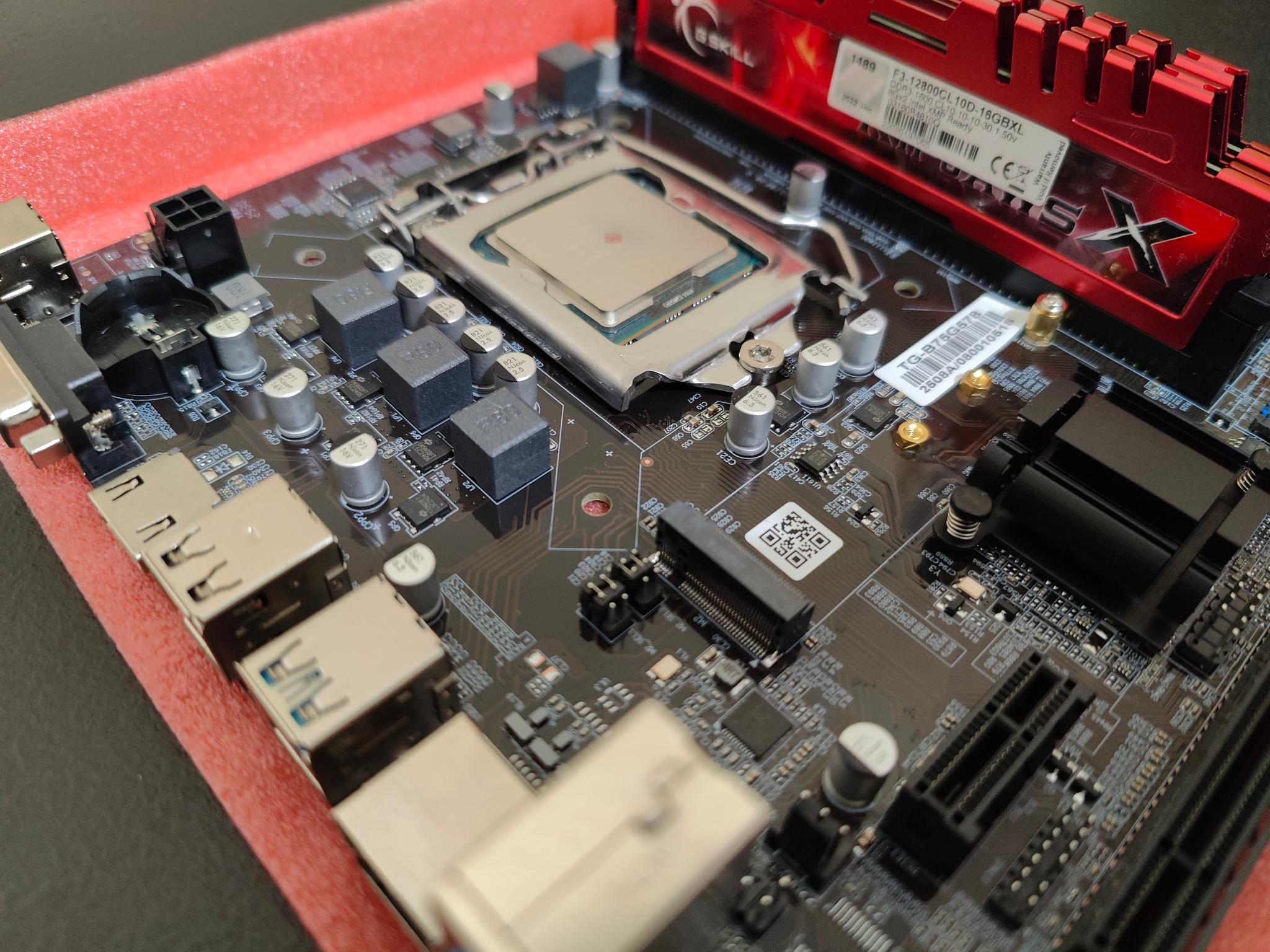 Mini ATX Soyo B75 Intel i5 3570 4C 4T 16GB DDR3 RAM