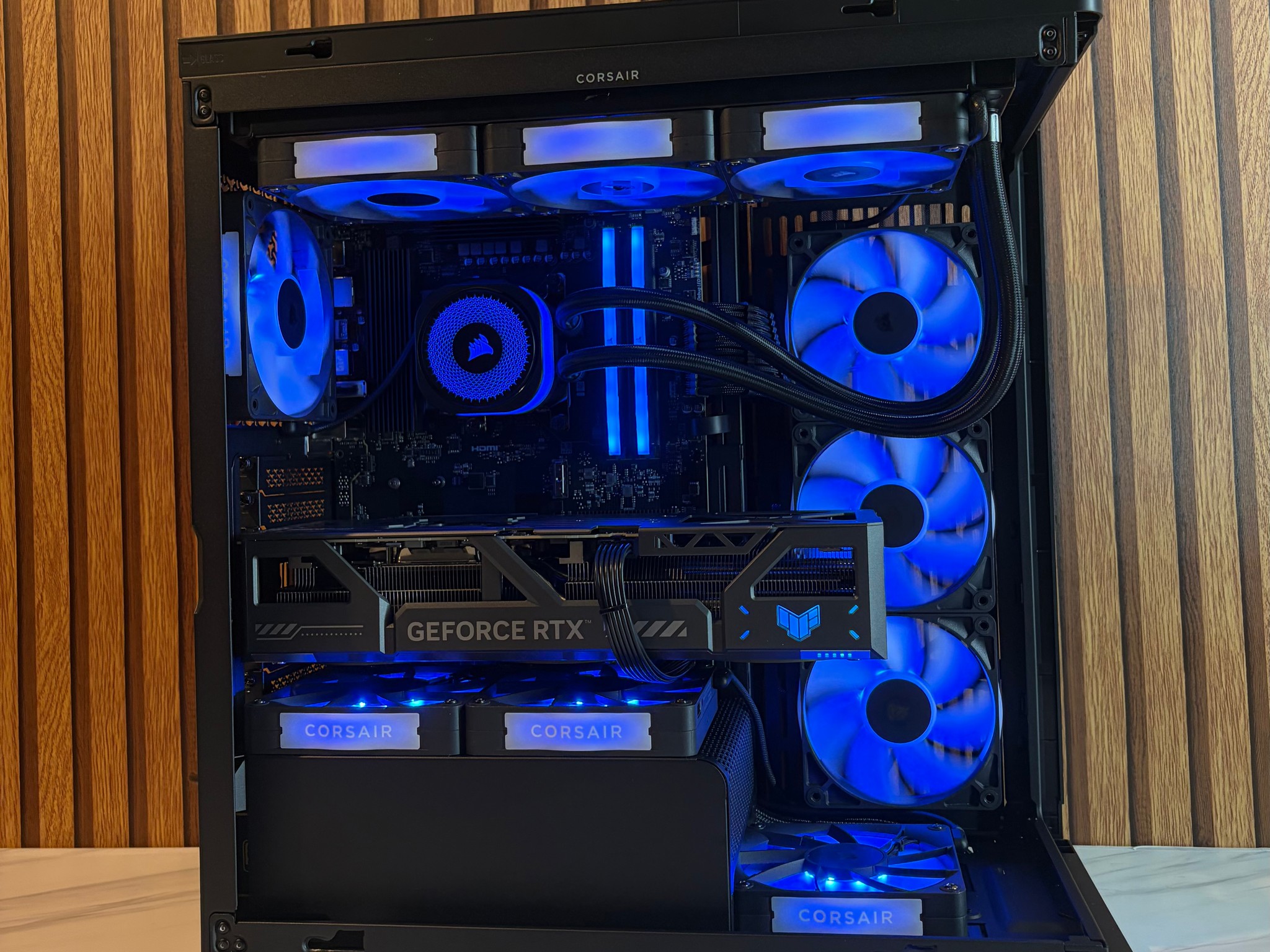 RTX 5090 | RYZEN 9 9900X3D | 64GB DDR5 | 4TB SSD | 360MM AIO