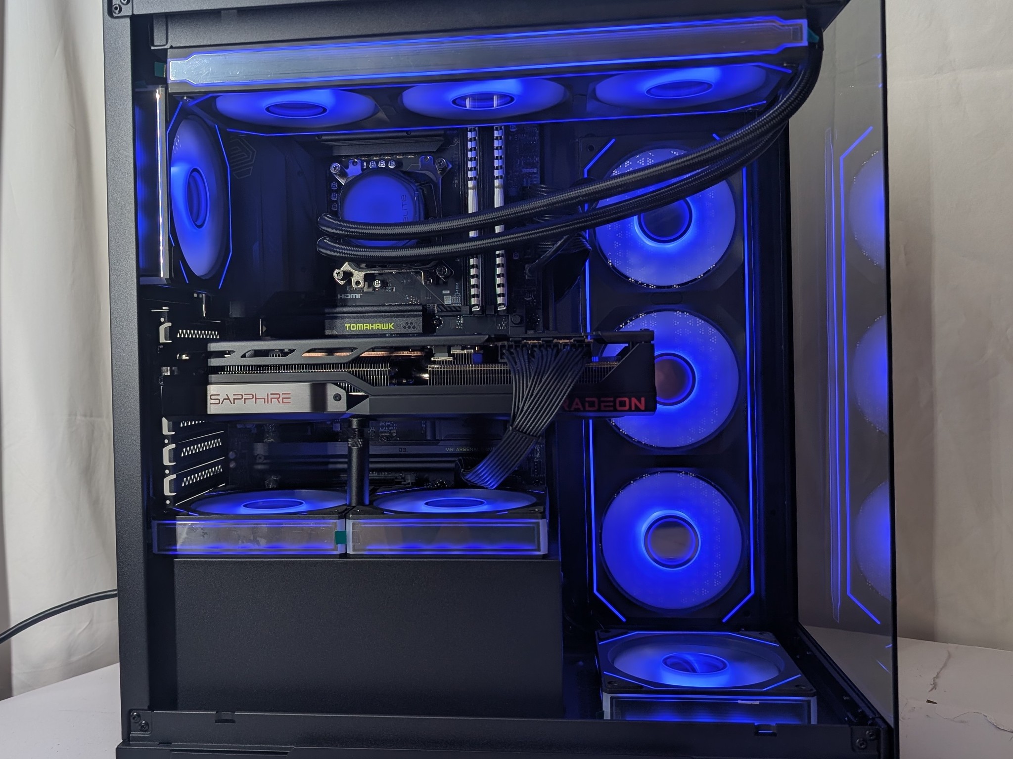 7900XTX | CORE ULTRA 5 245KF | 32GB DDR5 | 2TB NVME | 1000W