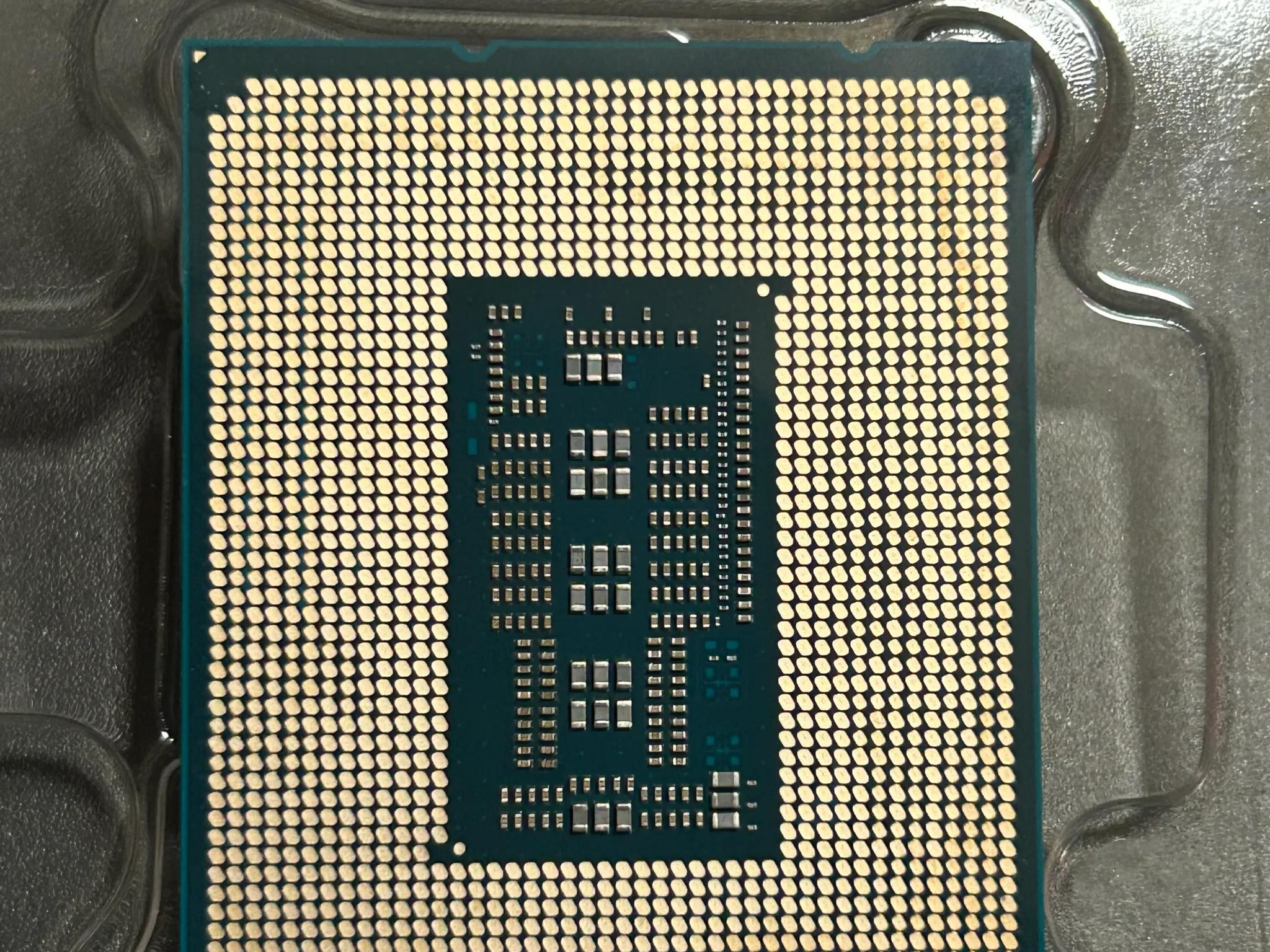 i7-13700