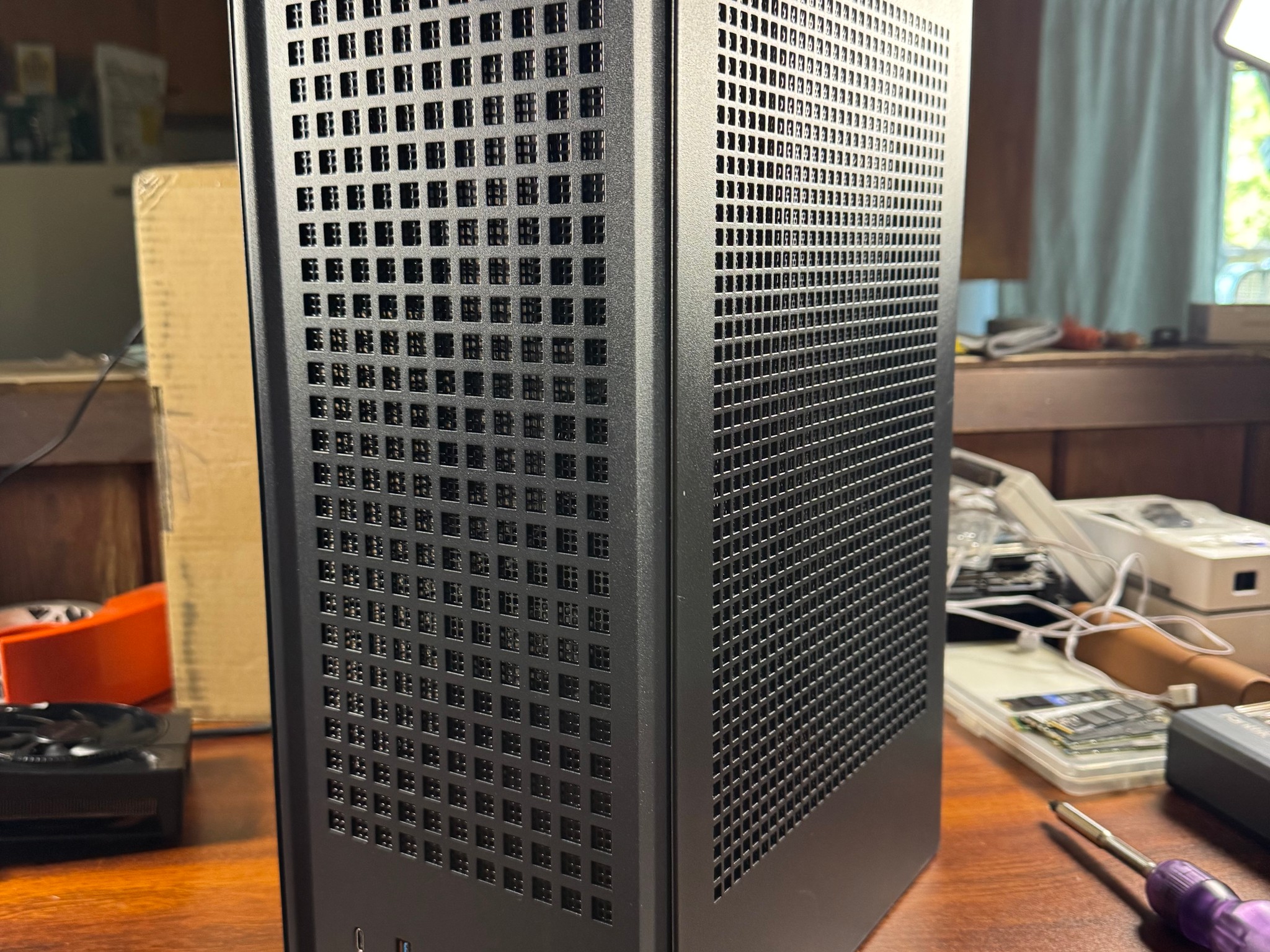 HYTE REVOLT 3 + 700W 80+ Platnium PSU