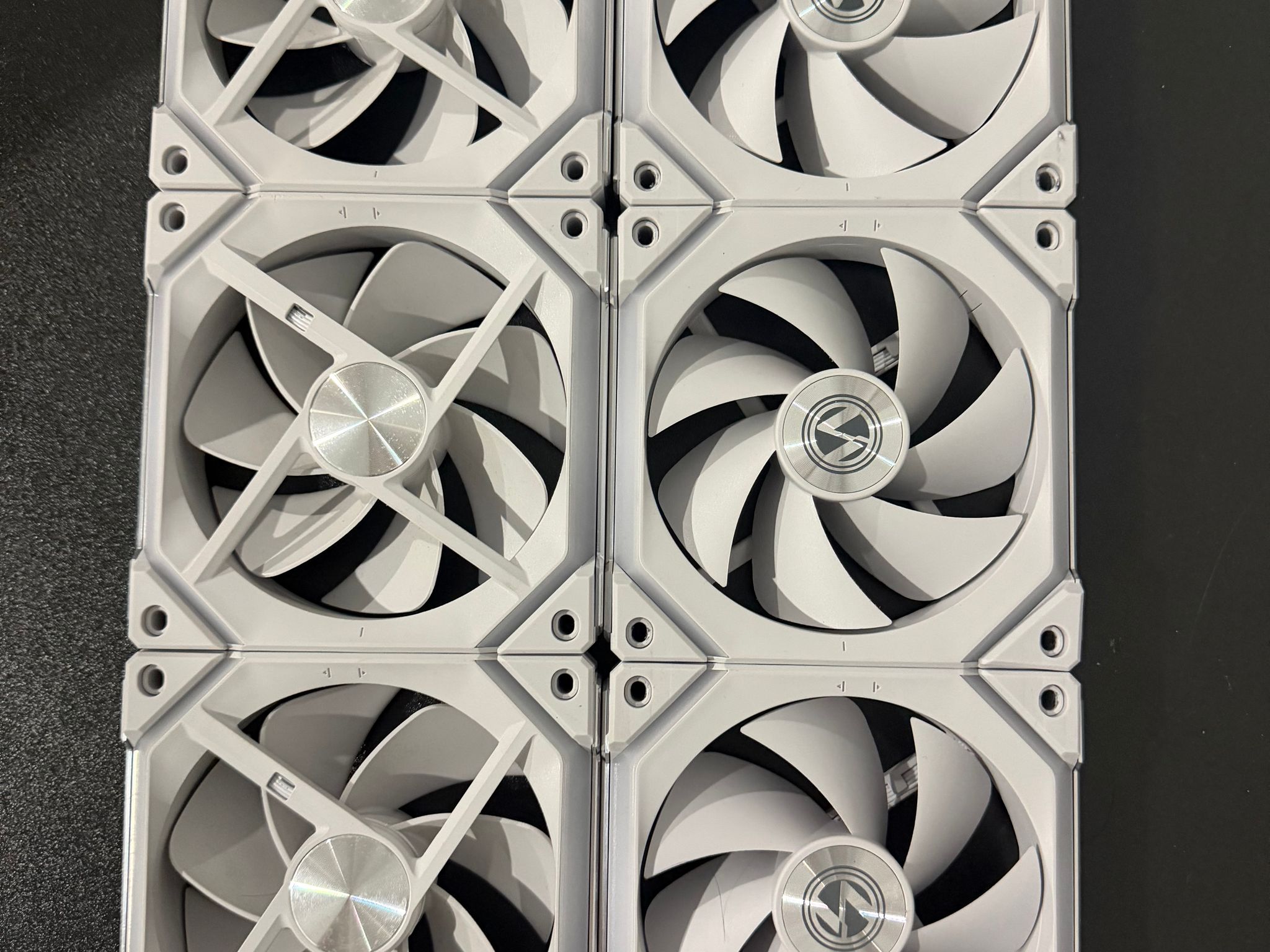 NZXT LCD Screen AIO AM5 + 9 Wireless Lian Li Fans White + Controller/hub Free Shipping