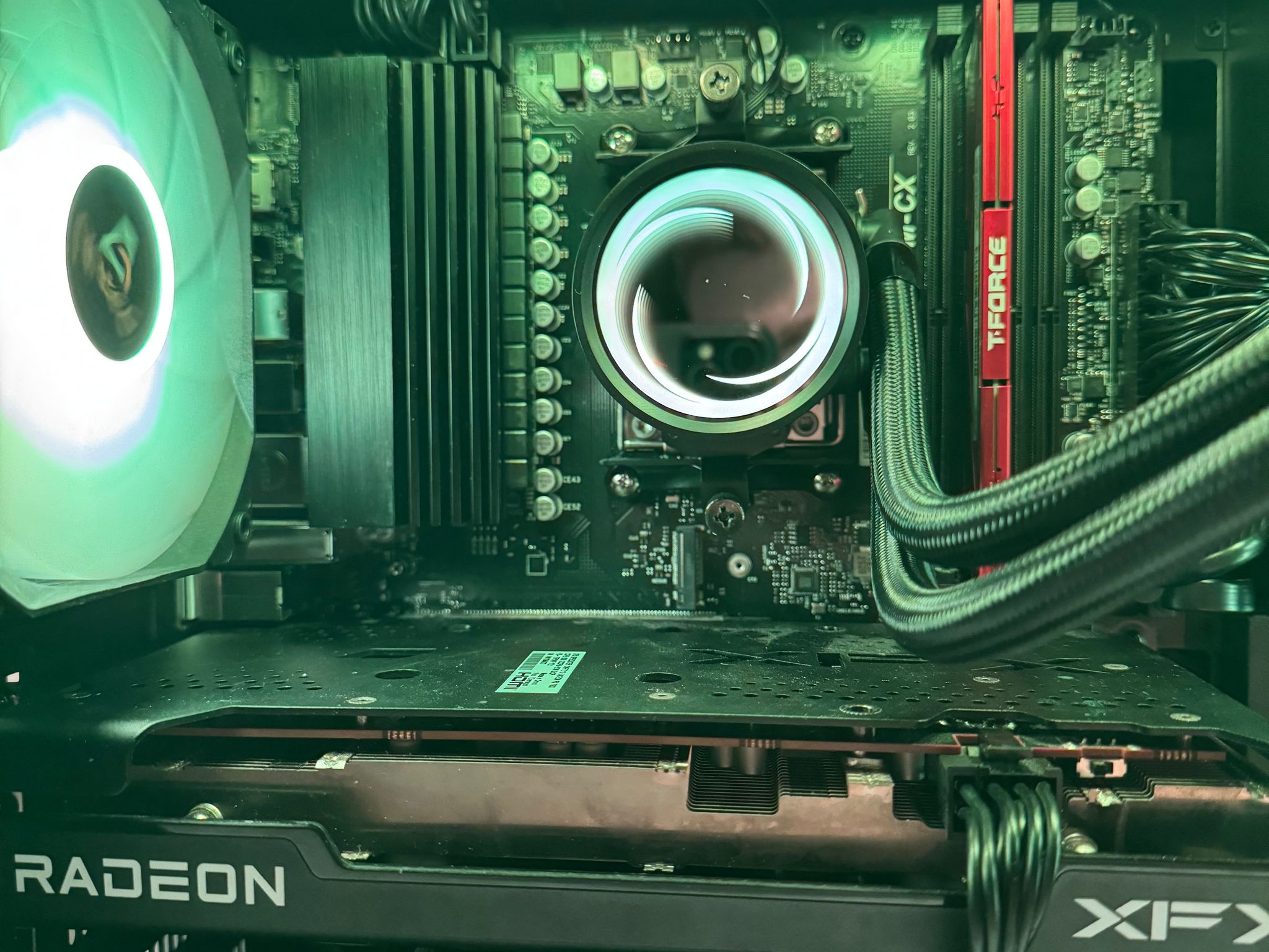 EmberStrike | Custom Gaming PC | RX 7600 - R5 8700F- 16GB Ram - 1TB SSD