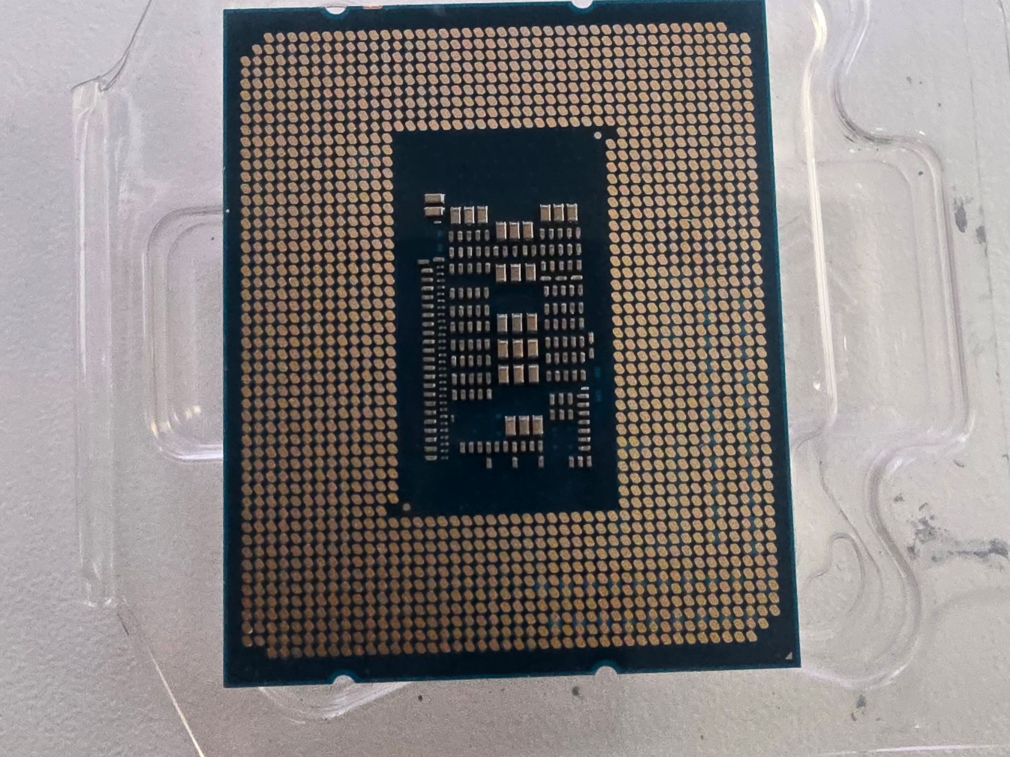 Intel Core i3-12100F