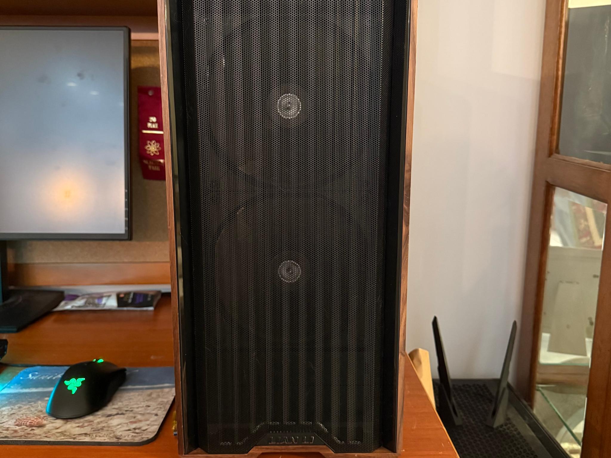 RTX 5070 Ti | Ryzen 7800X3D | 32GB DDR5 | 2TB Samsung 9100 Pro | Blackout Build