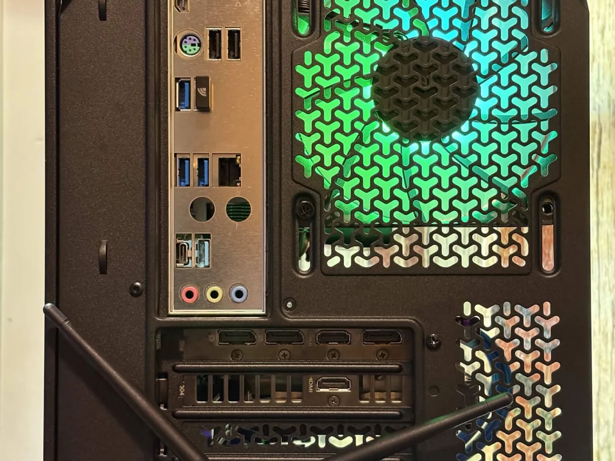 Black Cat Customs  - Ryzen 5 3600 / 3050 8GB / 16GB RAM / 256GB SSD + 1TB HDD