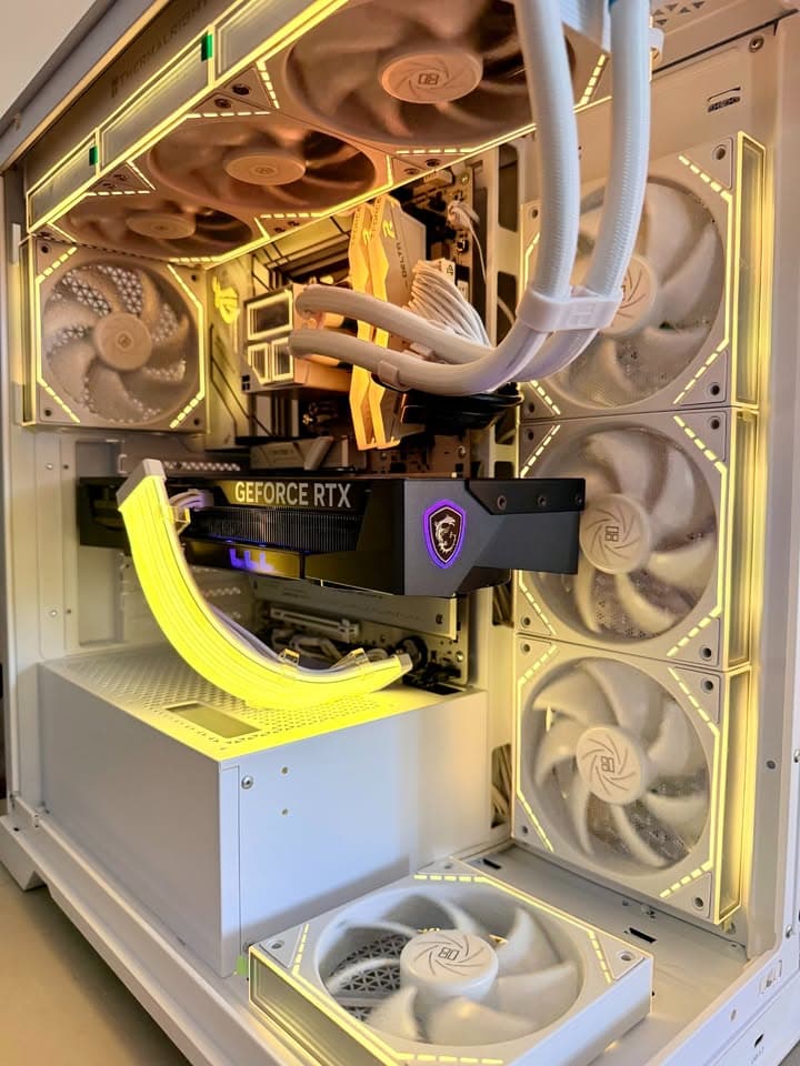 ❄️9800X3D | RTX 5070 Ti | 32gb DDR5| Windows 11 Pro| "The FrostForge" Gaming PC