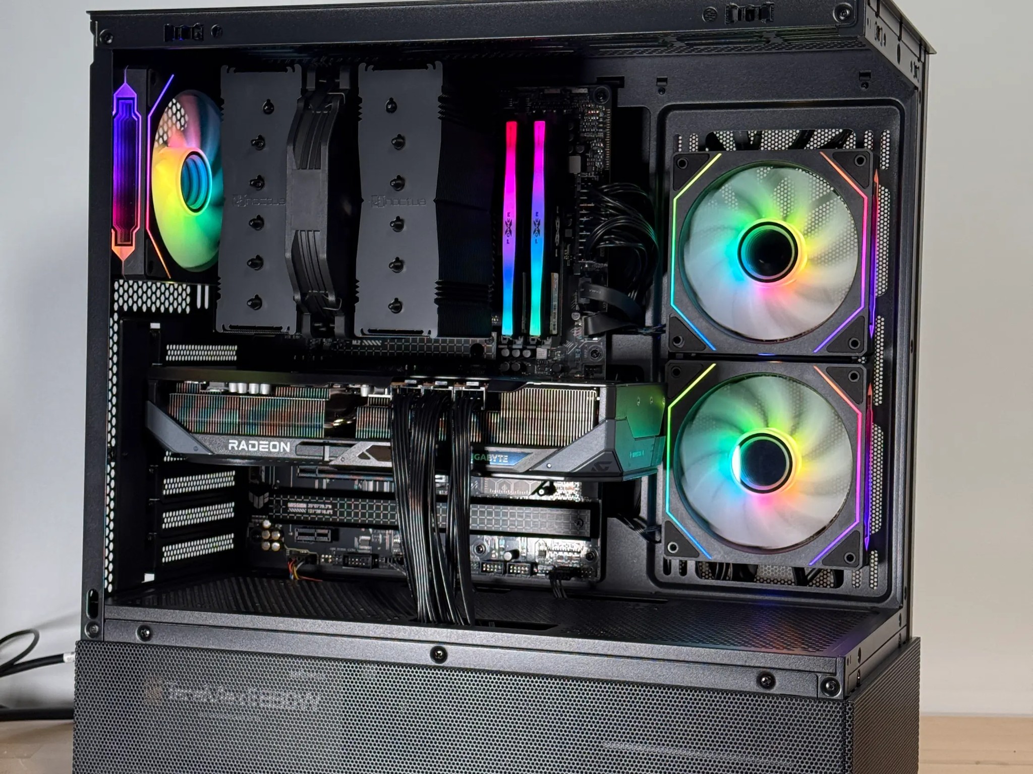 RX 9070XT and Ryzen 9 9900x Gaming PC