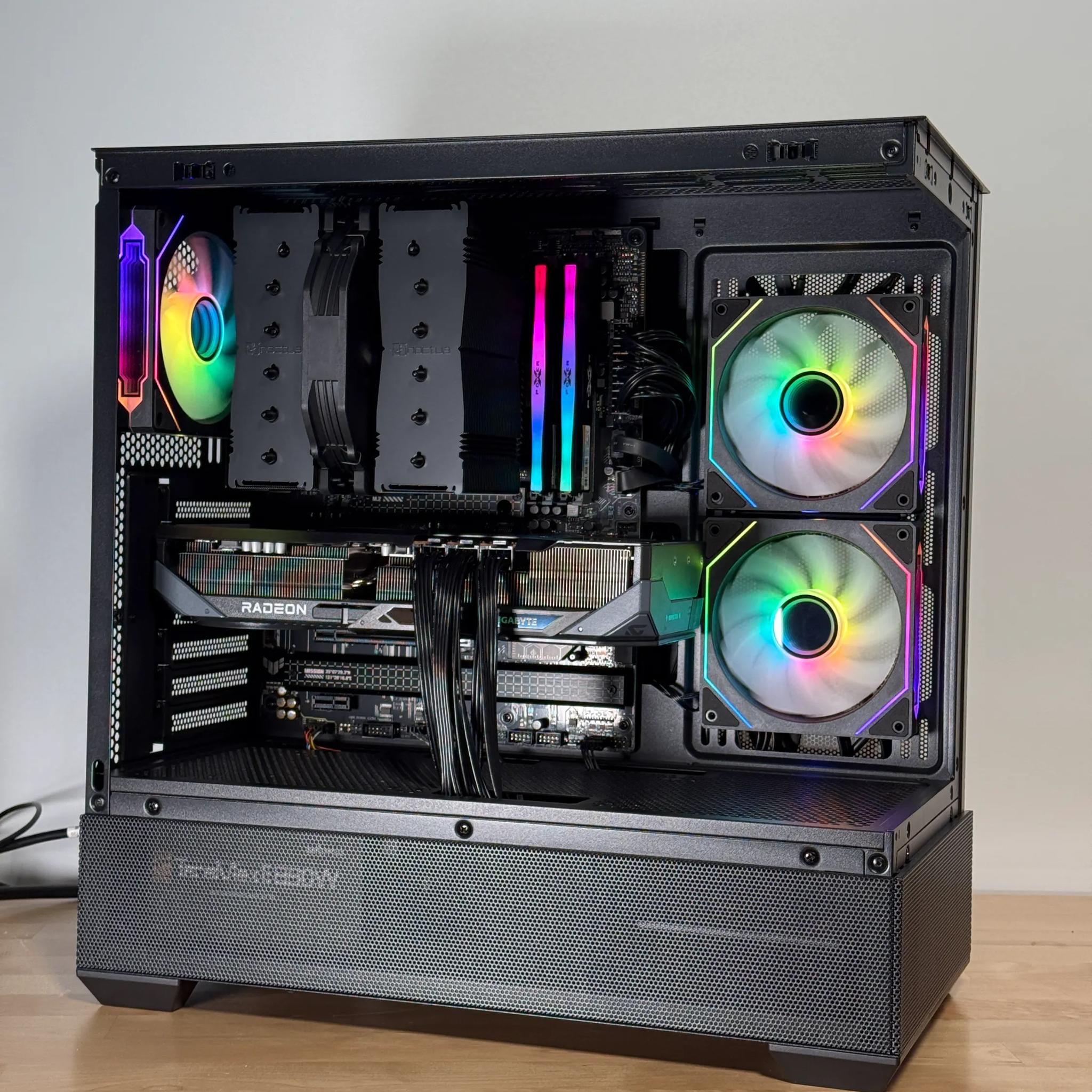 RX 9070XT and Ryzen 9 9900x Gaming PC