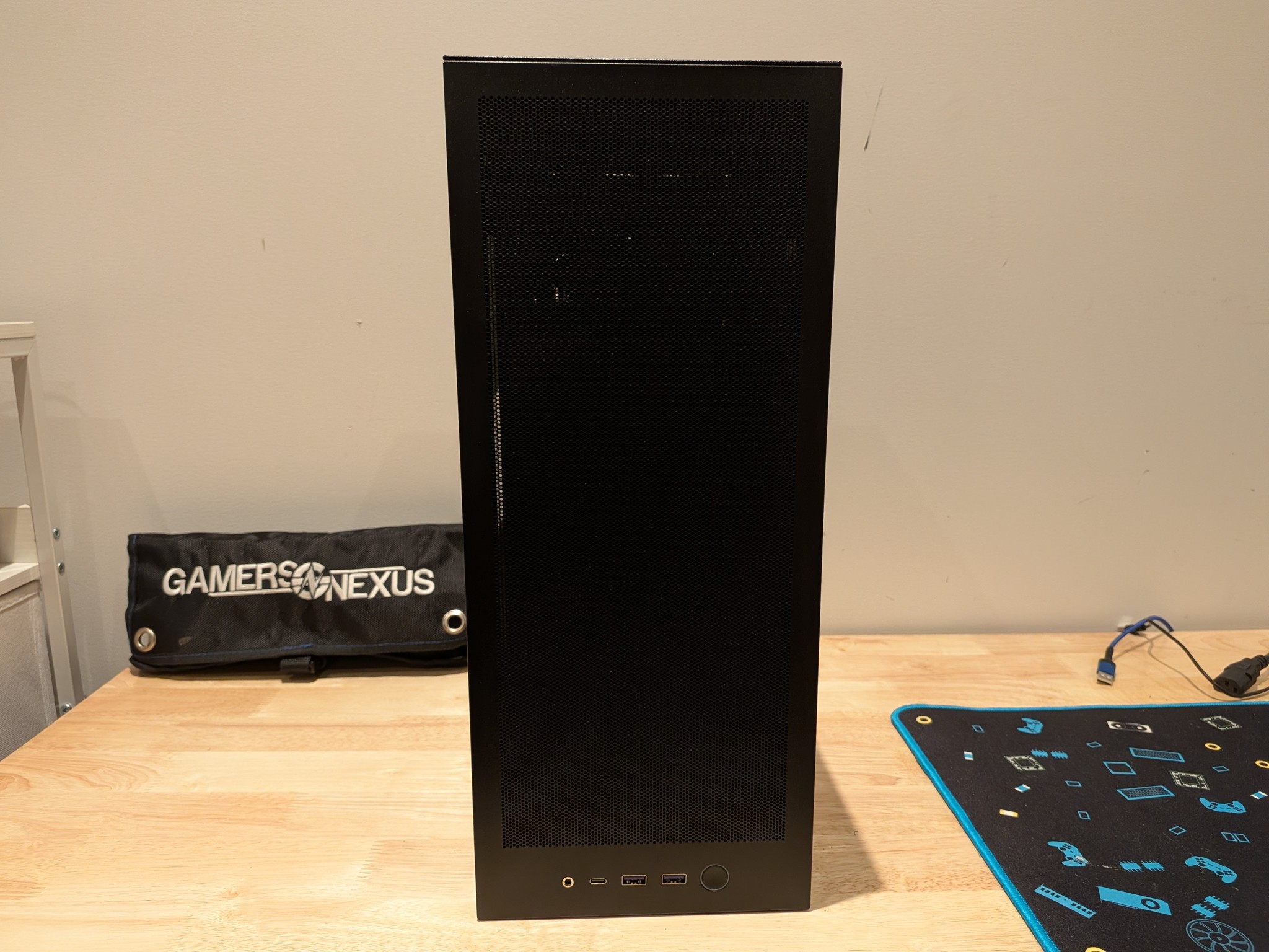 4K Flow - RX 9070 XT, Ryzen 7 9800X3D, 32 GB DDR5 RAM, 2 TB Gen 4 NVME, Liquid Cooled, RGB