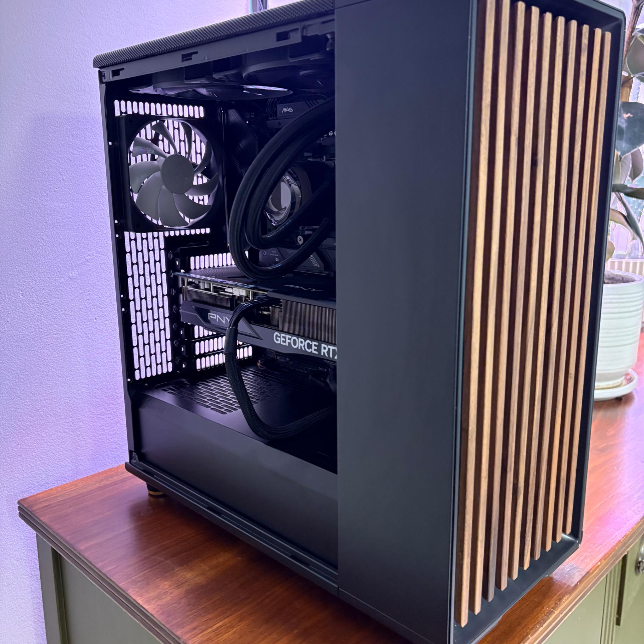 RTX 5070TI | Ryzen 7 7700X | 32GB DDR5 | 2TB SSD | 750W PSU | 5 x Fans | Fractal North ATX TG