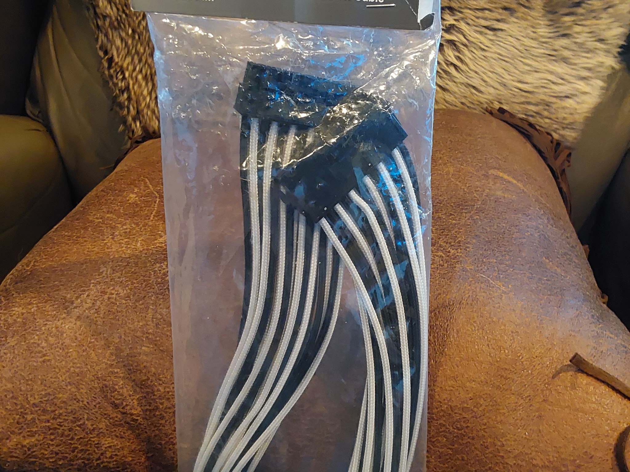 NEW PHANTEKS 24-PIN MOTHERBOARD POWER SUPPLY EXTENSION CABLE (BLACK/WHITE, SLEEVED W/COMB)