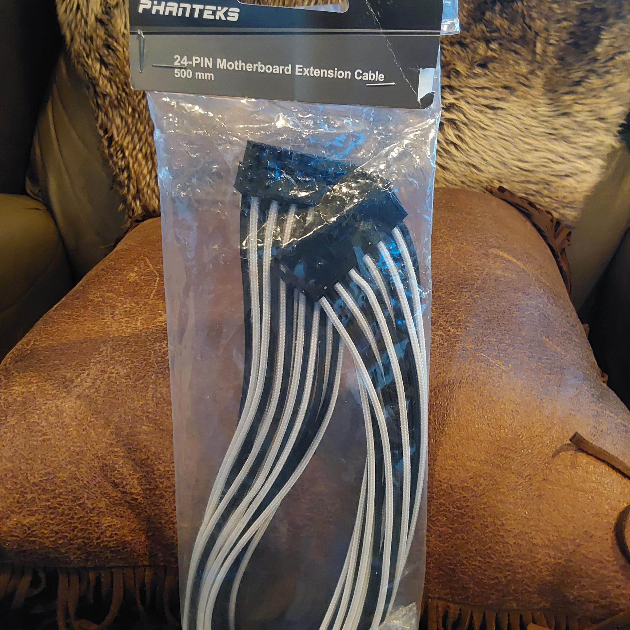 NEW PHANTEKS 24-PIN MOTHERBOARD POWER SUPPLY EXTENSION CABLE (BLACK/WHITE, SLEEVED W/COMB)