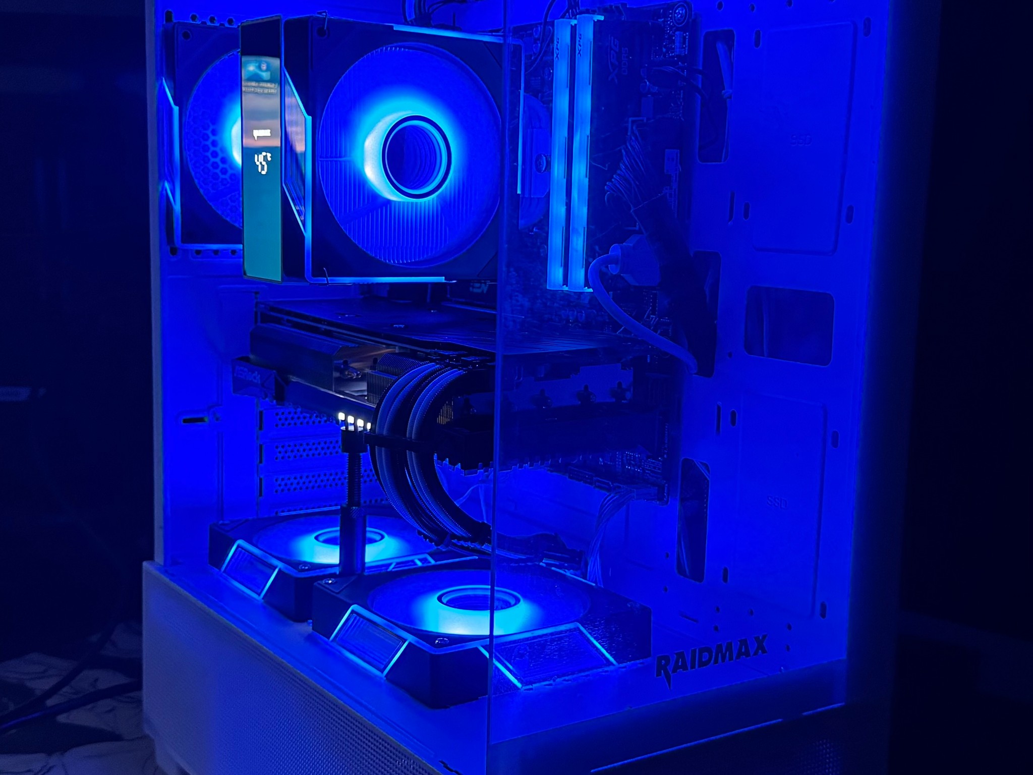 Gaming PC / content creation | AMD Radeon RX 7700 XT| Ryzen 7 | 32GB RAM | WINDOWS 11 Home | WiFi an