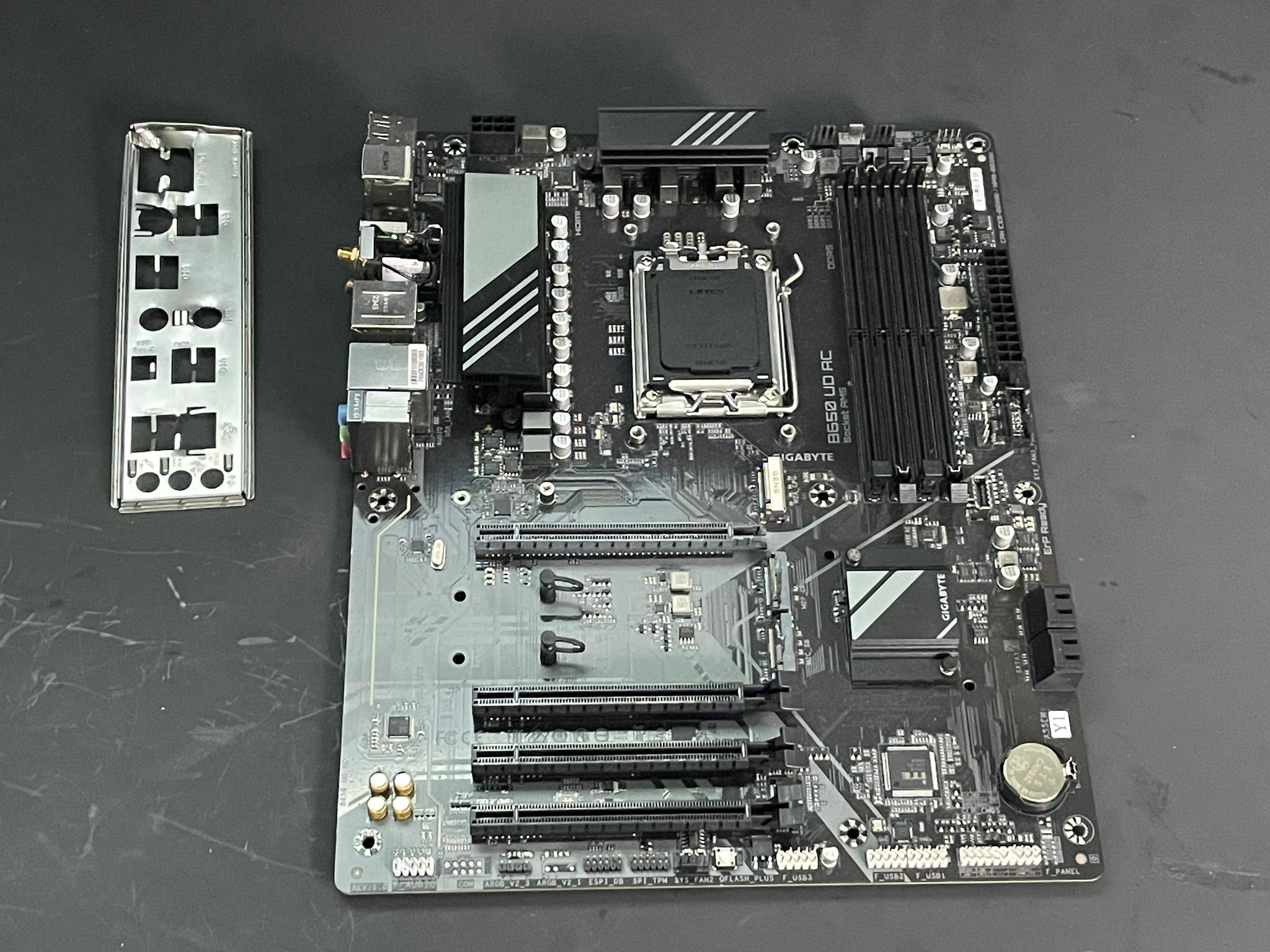 GIGABYTE B650 UD AC | **Read Description | Free Shipping