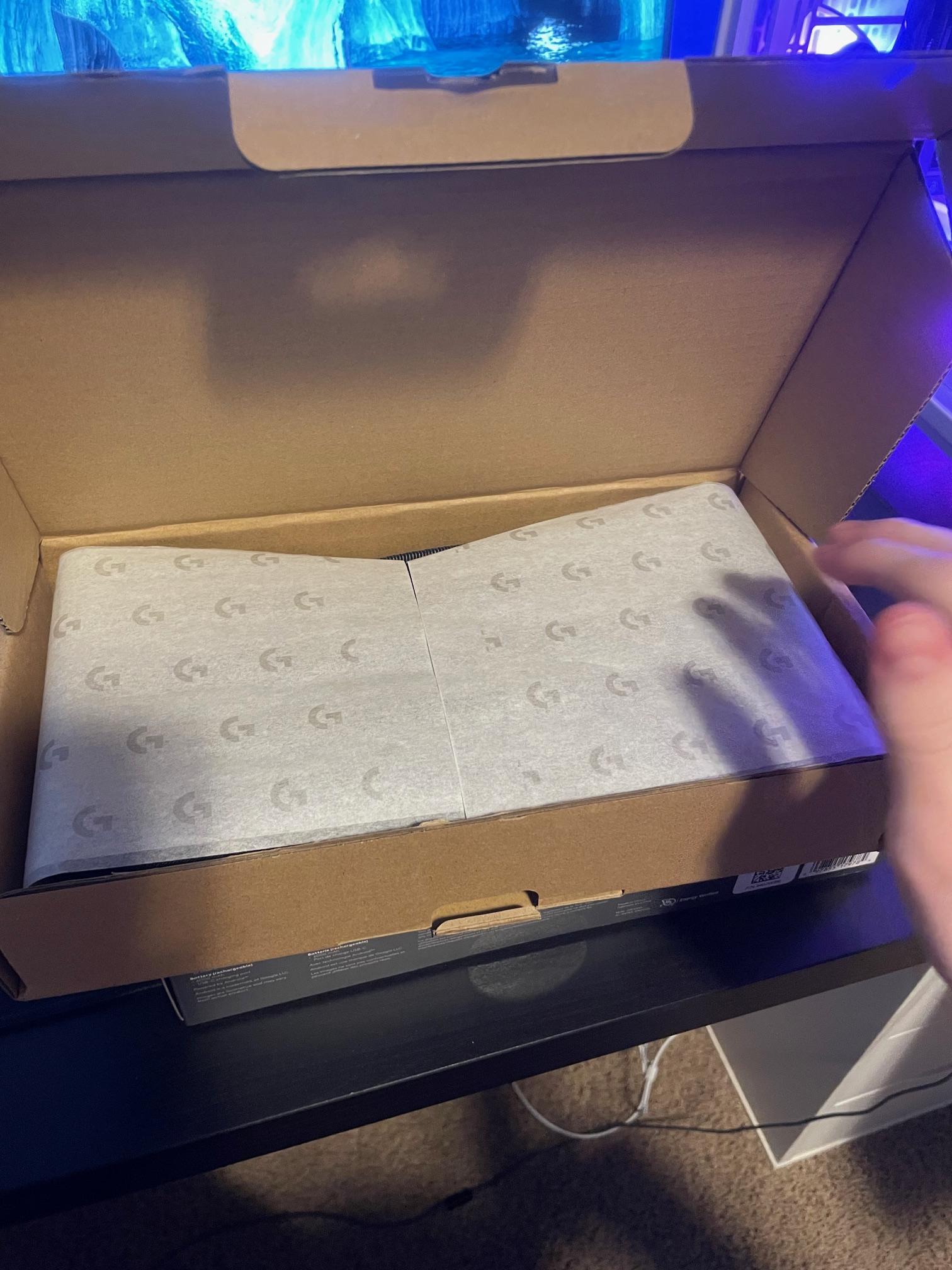 Logitech G Cloud Gaming Handheld (FREE CASE)