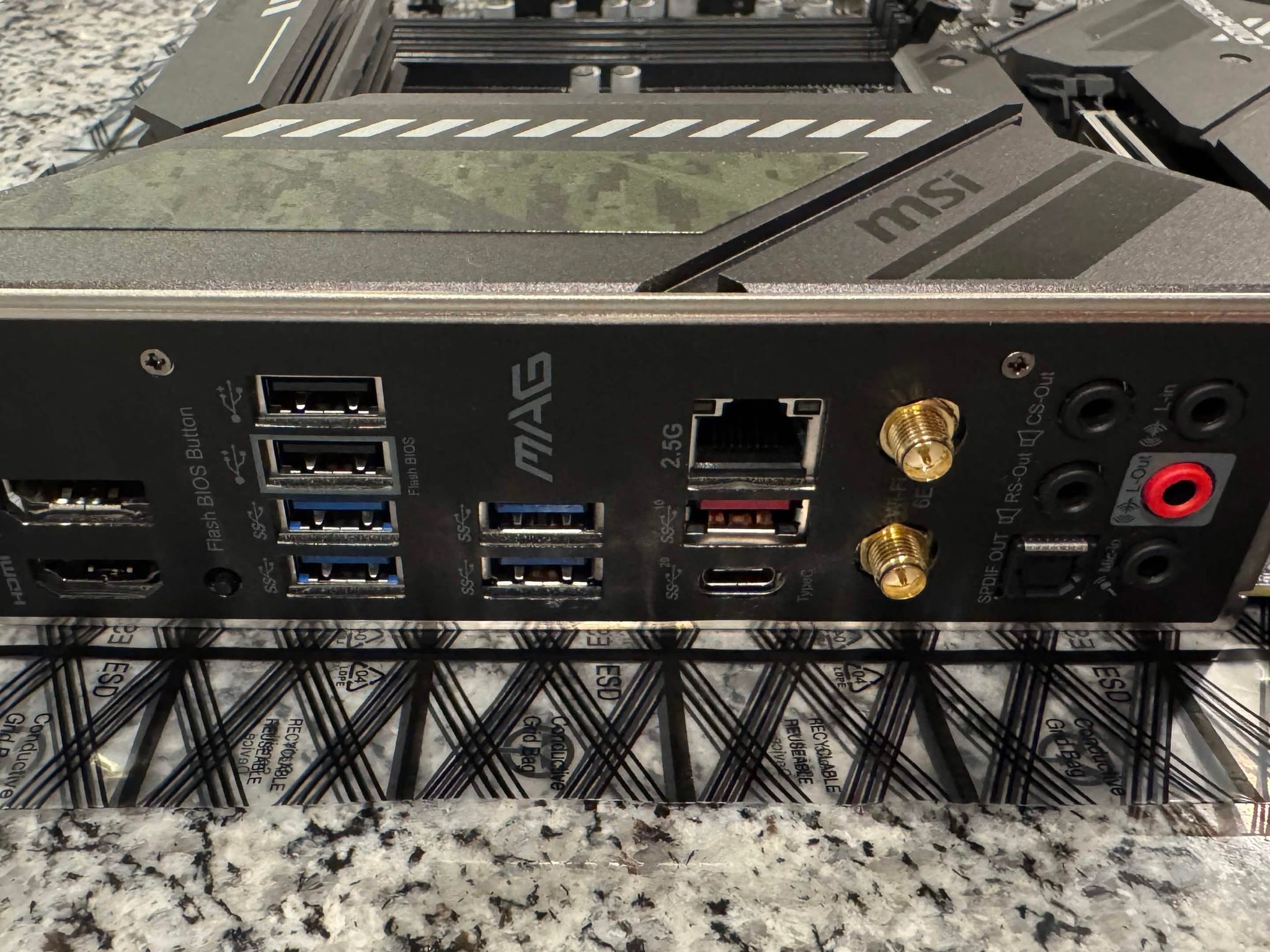 MSI MAG Z590 TOMAHAWK WIFI DDR4