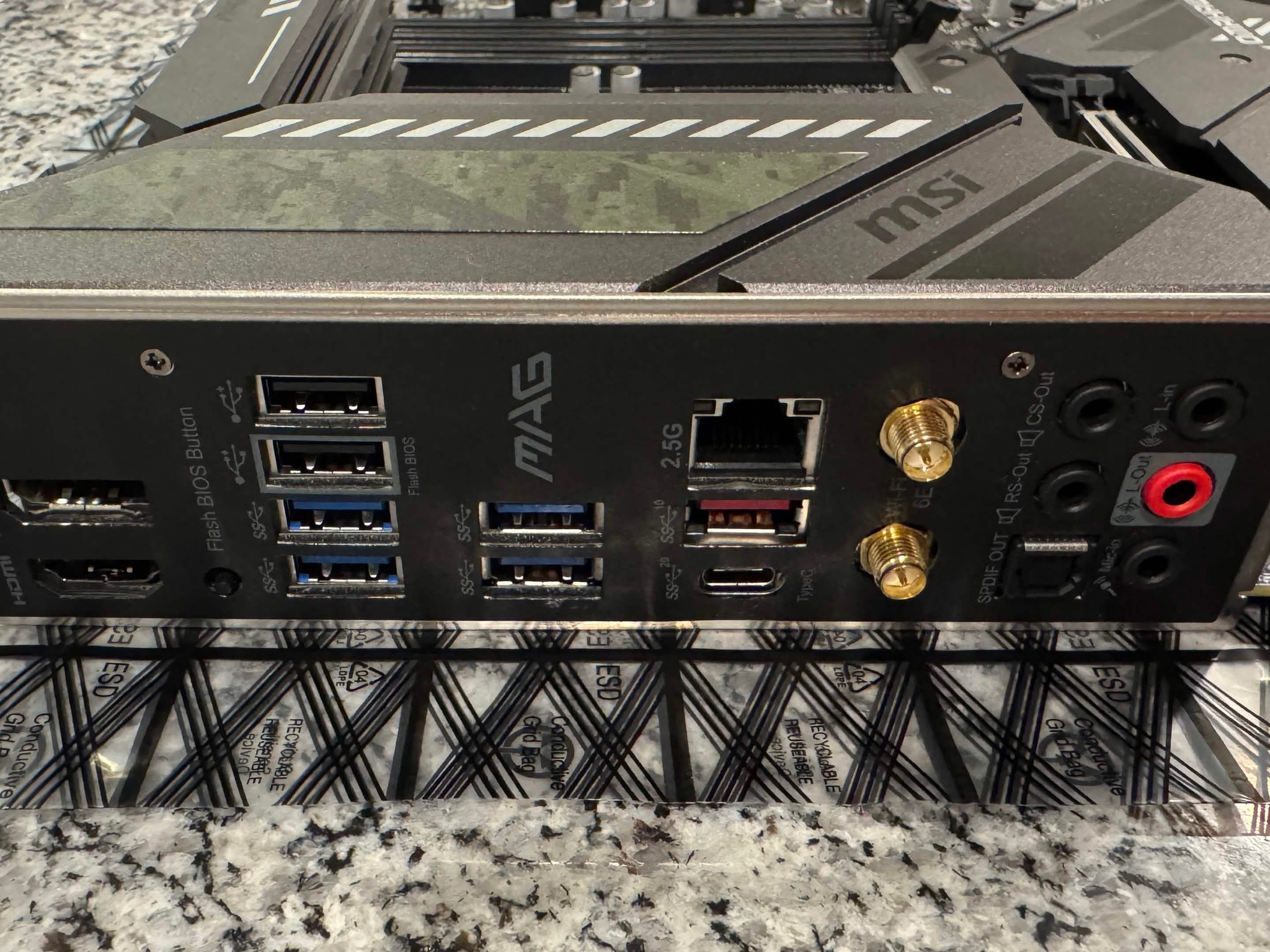 MSI MAG Z590 TOMAHAWK WIFI DDR4