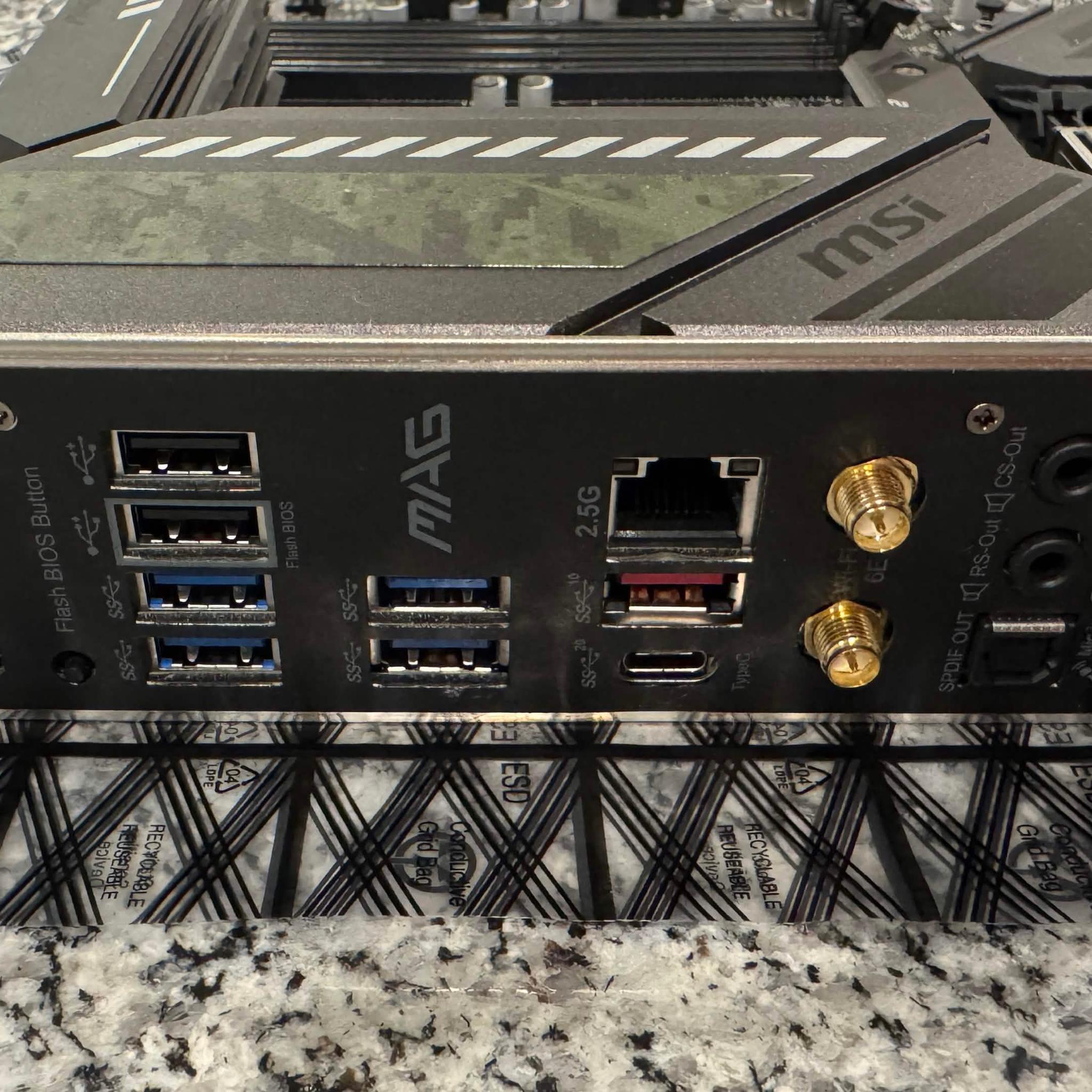 MSI MAG Z590 TOMAHAWK WIFI DDR4
