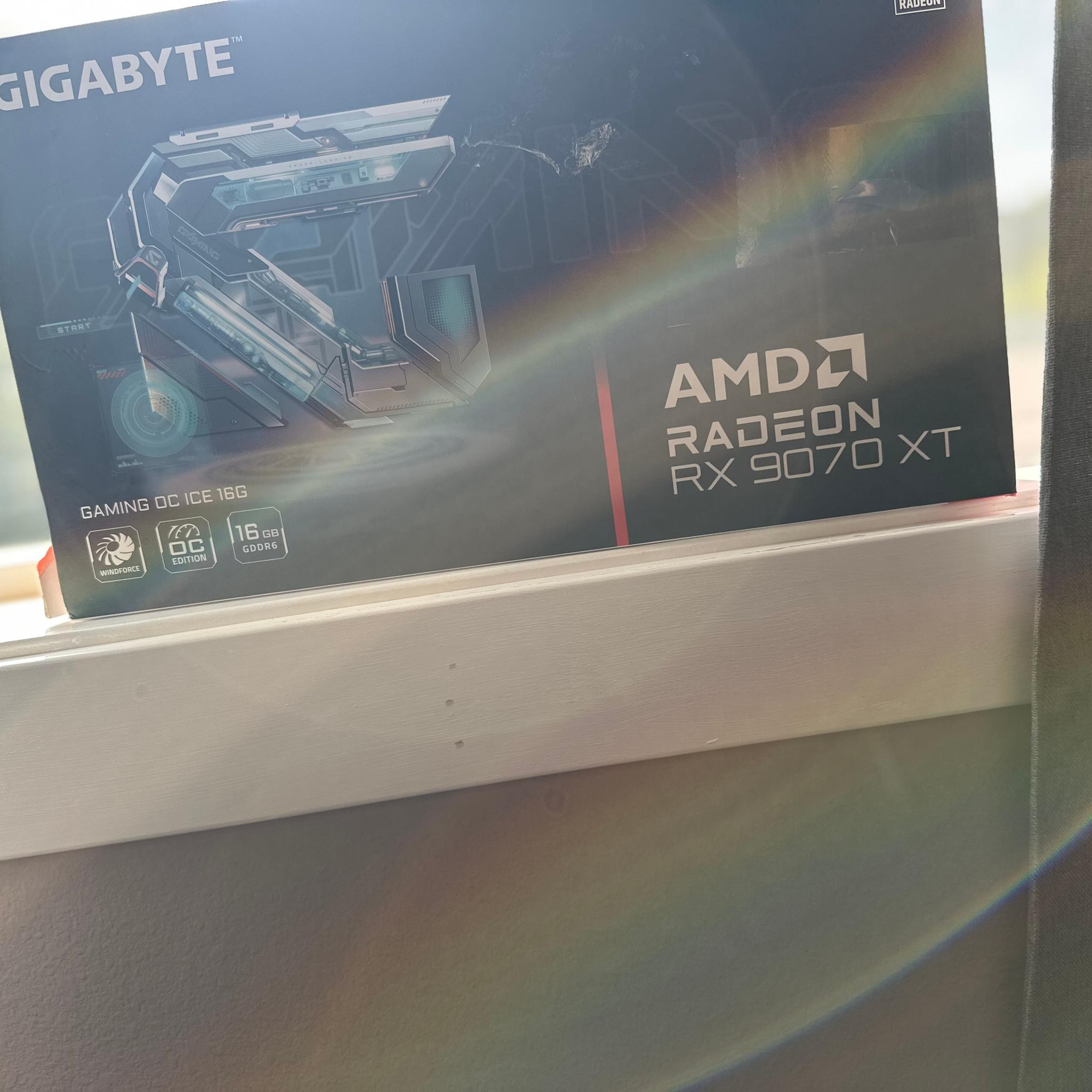 GIGABYTE RX 9070 XT GAMING OC ICE 16G