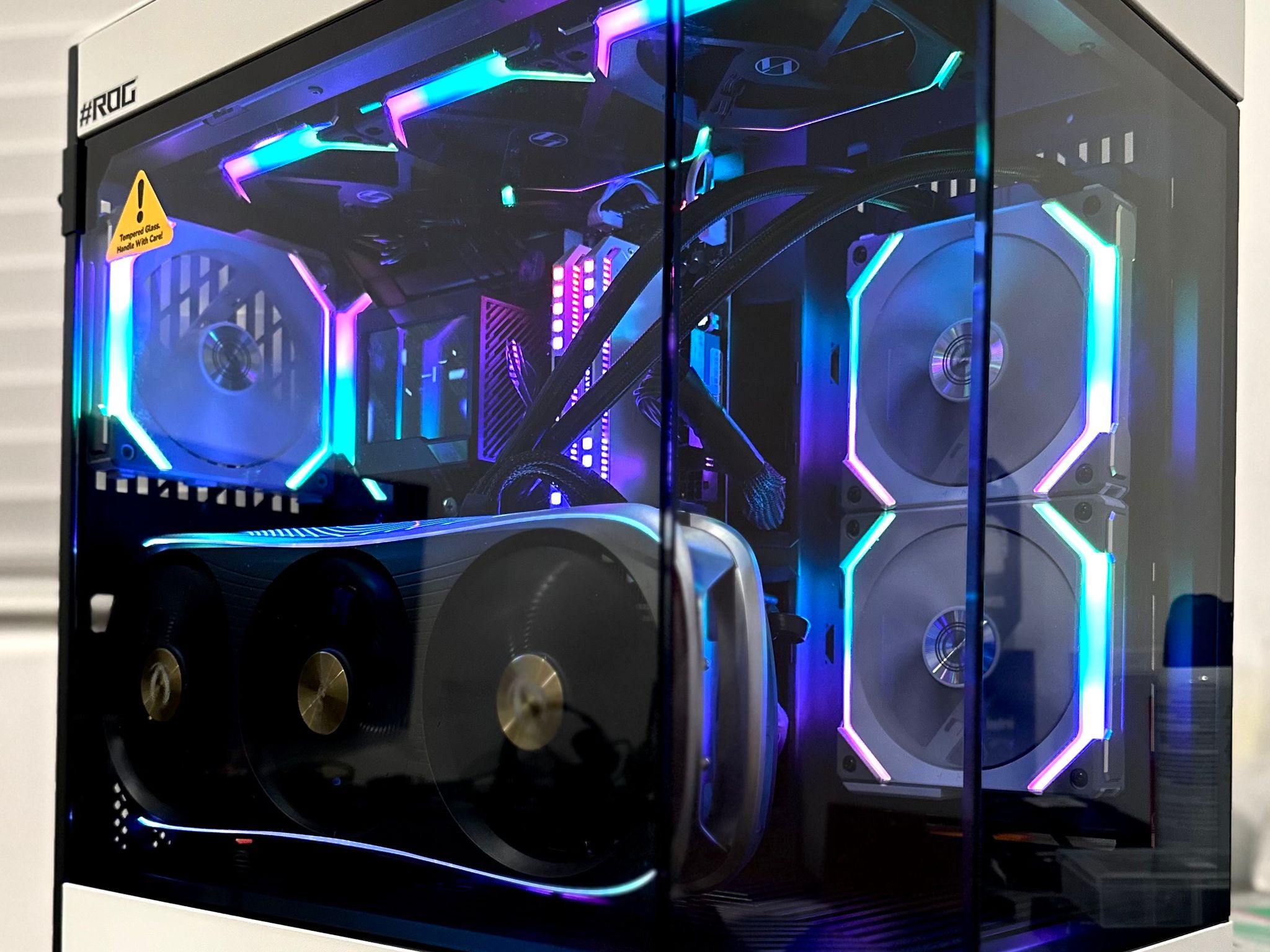BRAND NEW PC RTX 4090 i9 13900k 32DDR5 RAM SELLING ASAP!!