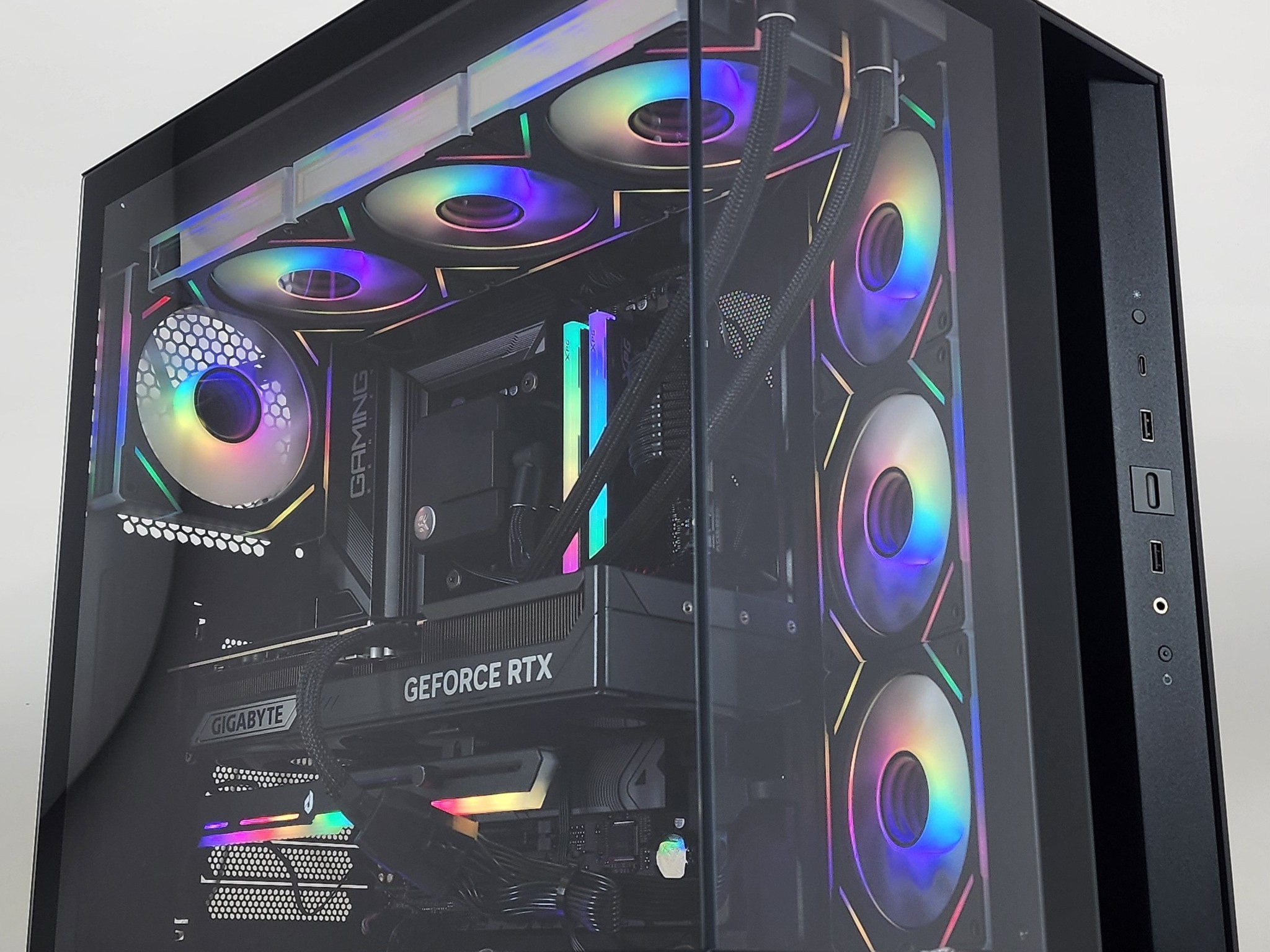 Gaming PC Ryzen 9 9900X 32GB RAM 1TB SSD RTX 5070 Ti 16GB Windows 11 Computer