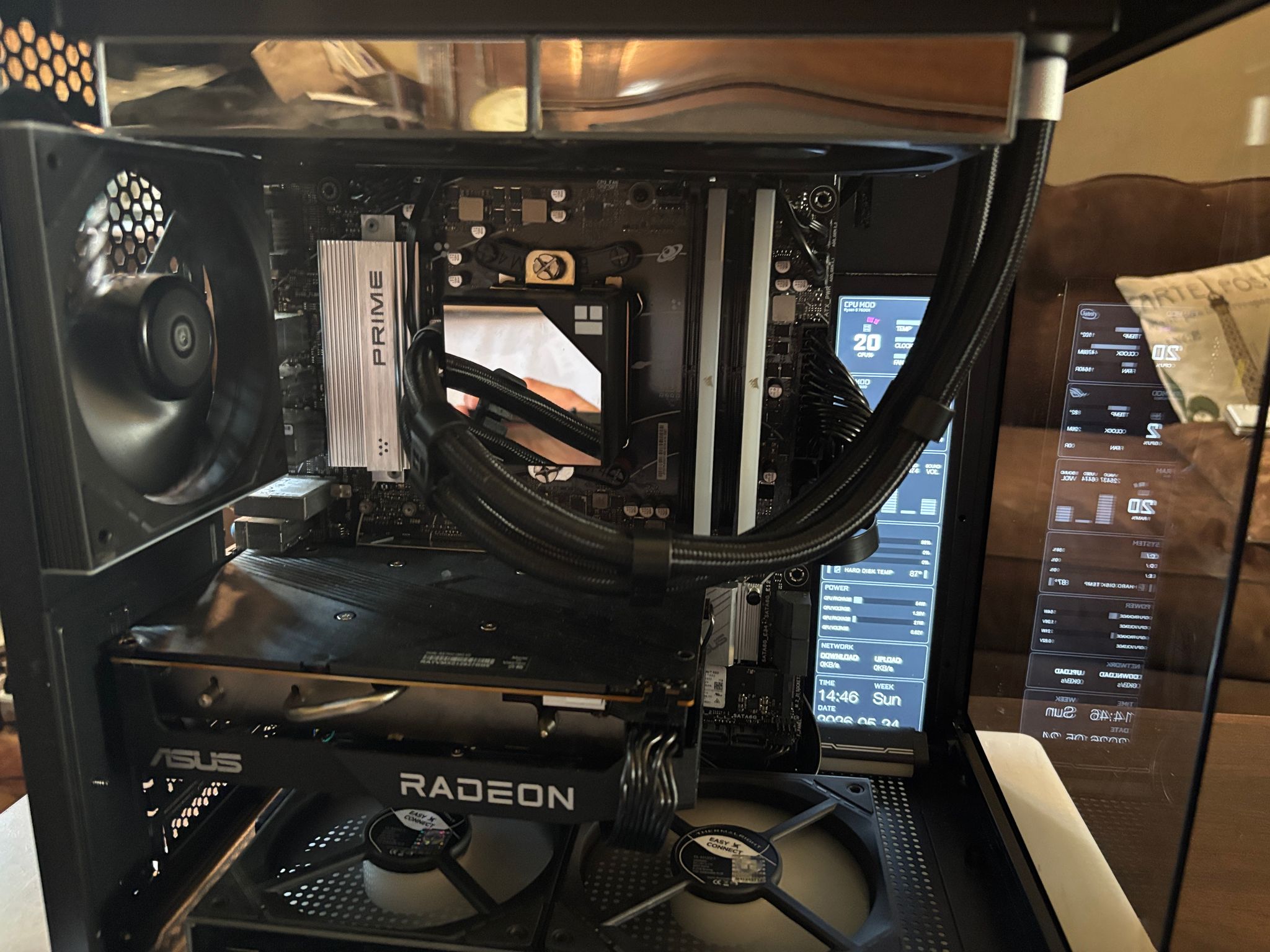 Infinity RGB | Ryzen 5 v7600x | RX 7600 | 32 GB DDR5 (6000MTs) | 1 TB SSD | digital display | 750W