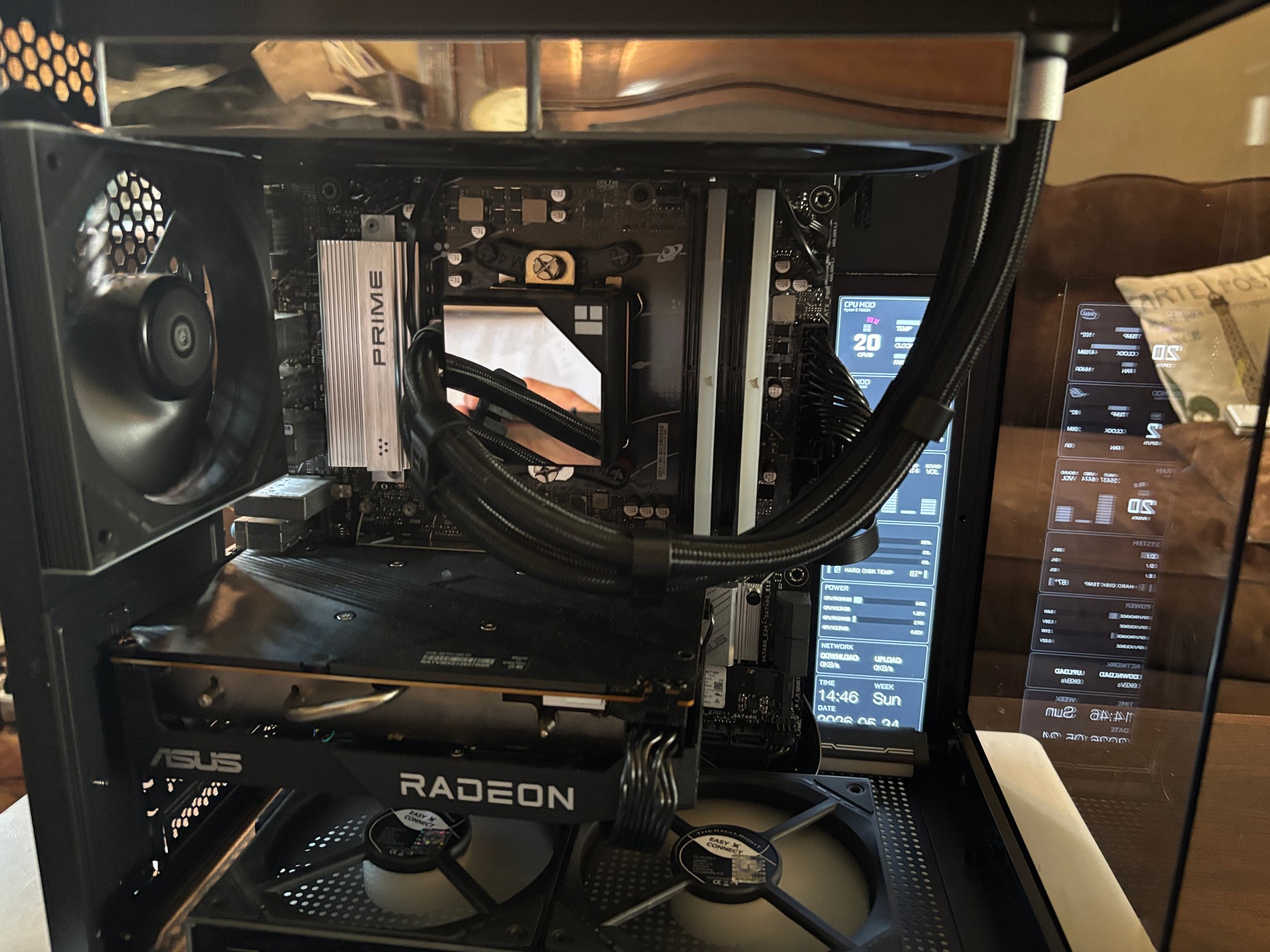 Infinity RGB | Ryzen 5 v7600x | RX 7600 | 32 GB DDR5 (6000MTs) | 1 TB SSD | digital display | 750W