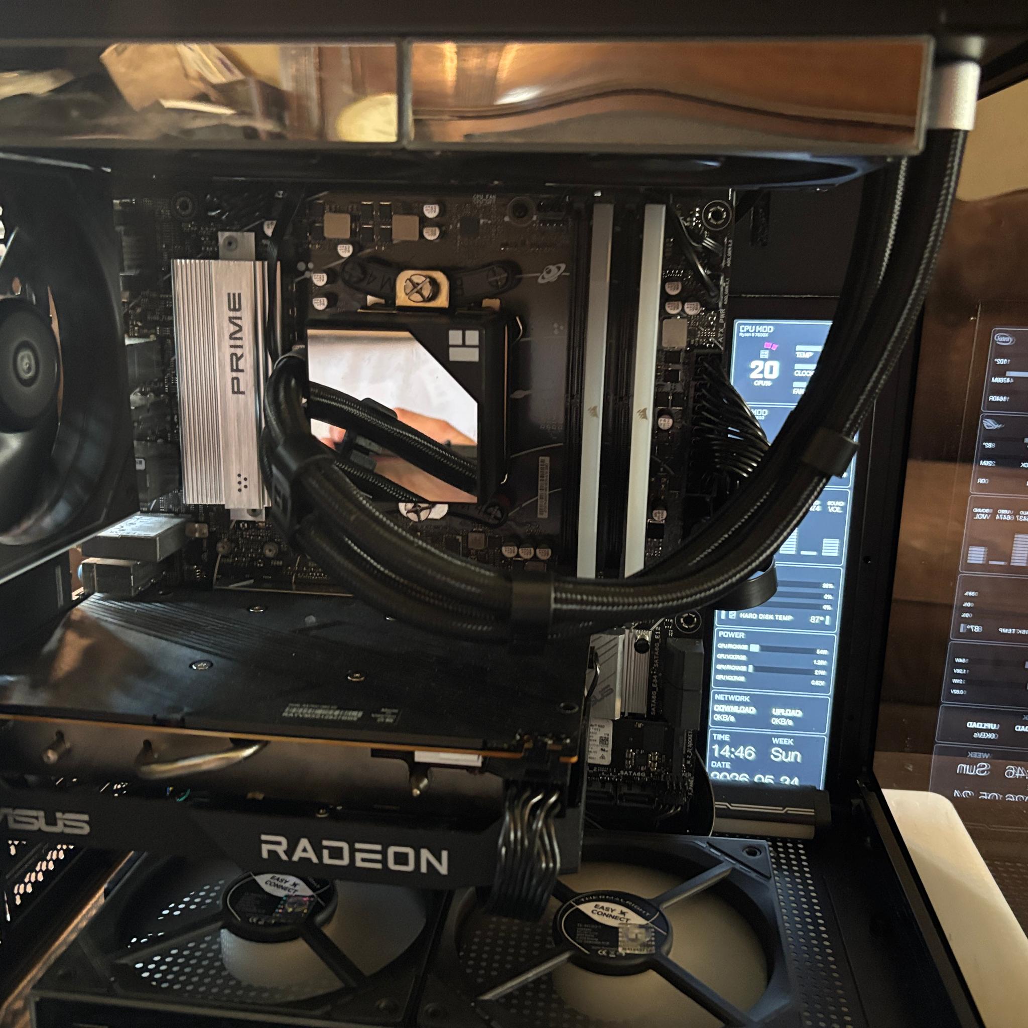 Infinity RGB | Ryzen 5 v7600x | RX 7600 | 32 GB DDR5 (6000MTs) | 1 TB SSD | digital display | 750W